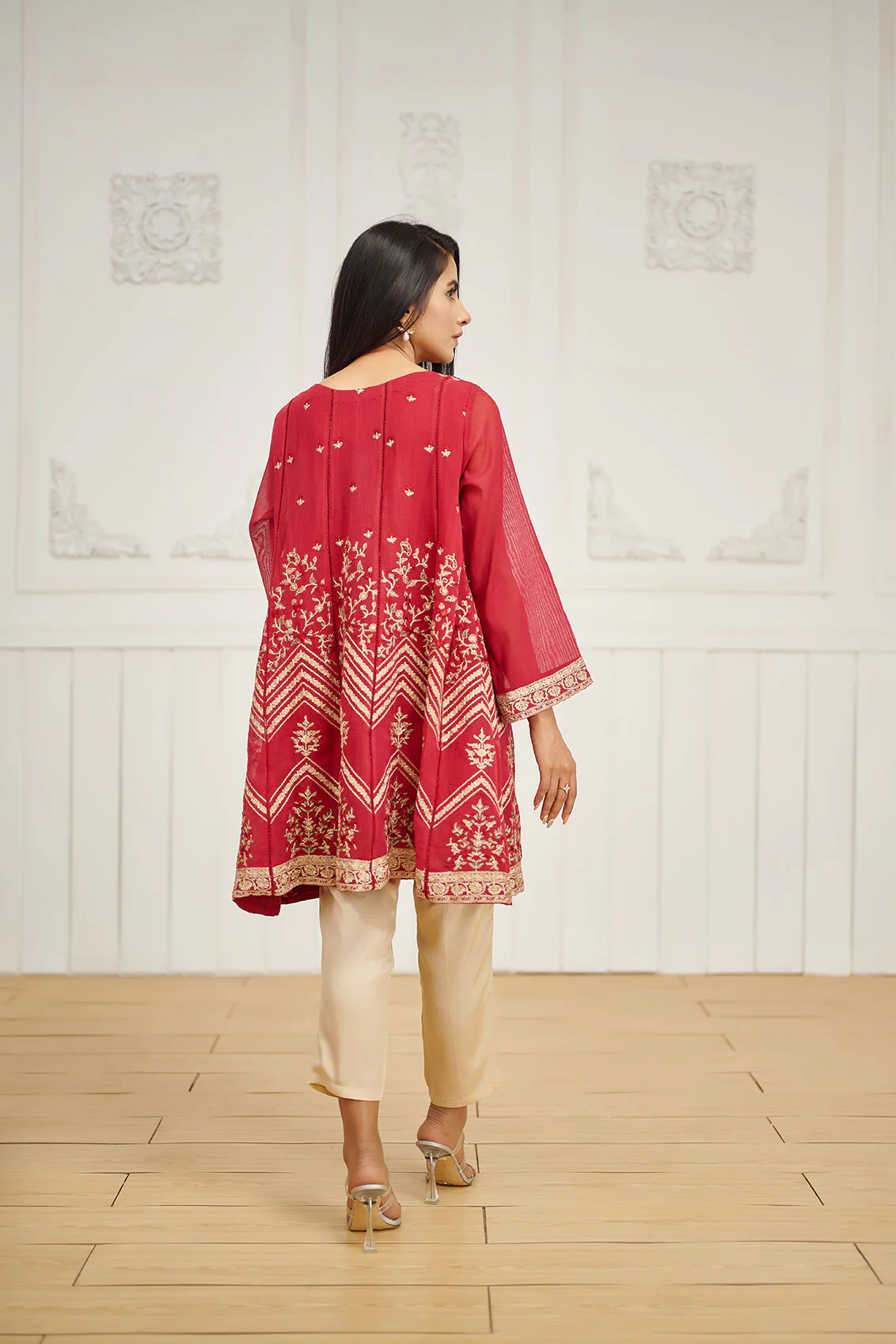 DA-1600 Maroon Embroidered Kurta - Image 4