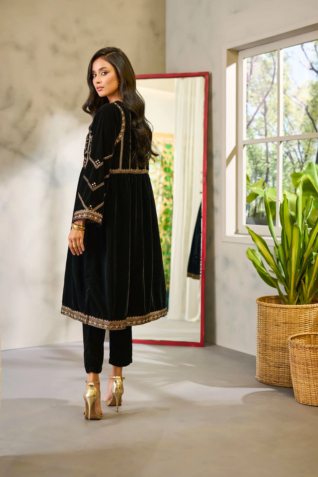 DA-1678 BLACK EMBROIDERED KURTA - Image 2