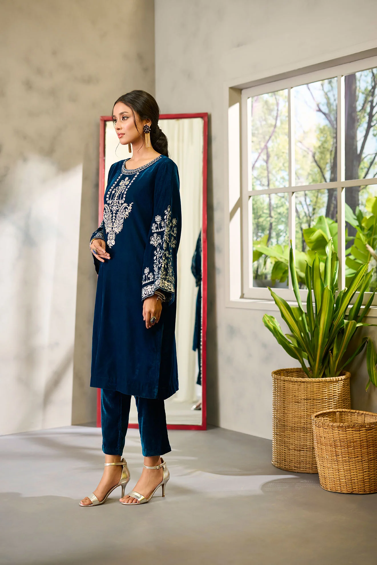 DA-1684 TURQUOISE BLUE EMBROIDERED KURTA - Image 2