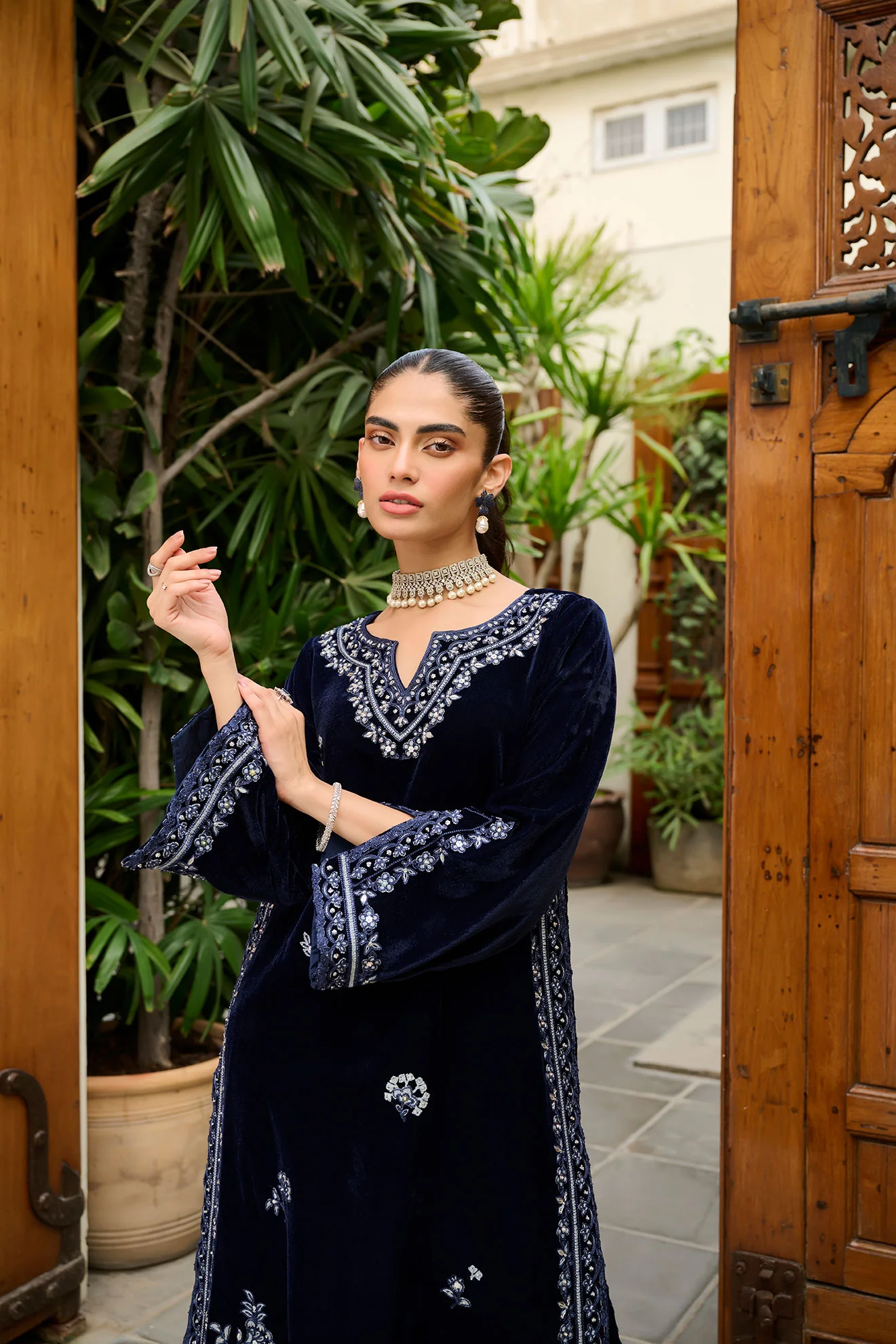 DA-1863 NAVY BLUE EMBROIDERED KURTA - Image 4