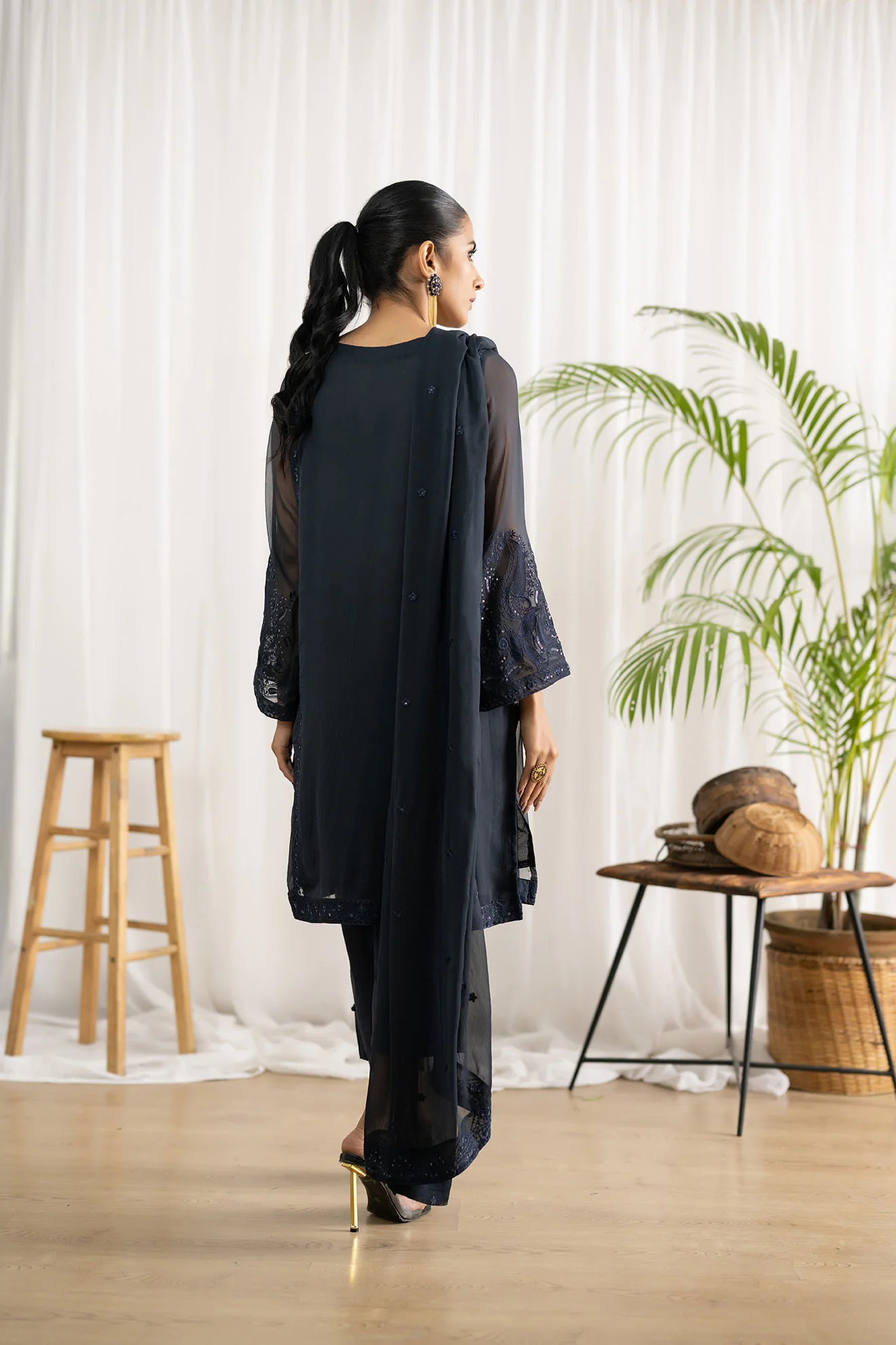 DA-2044 GREY EMBROIDERED KURTA WITH DUPATTA - Image 4
