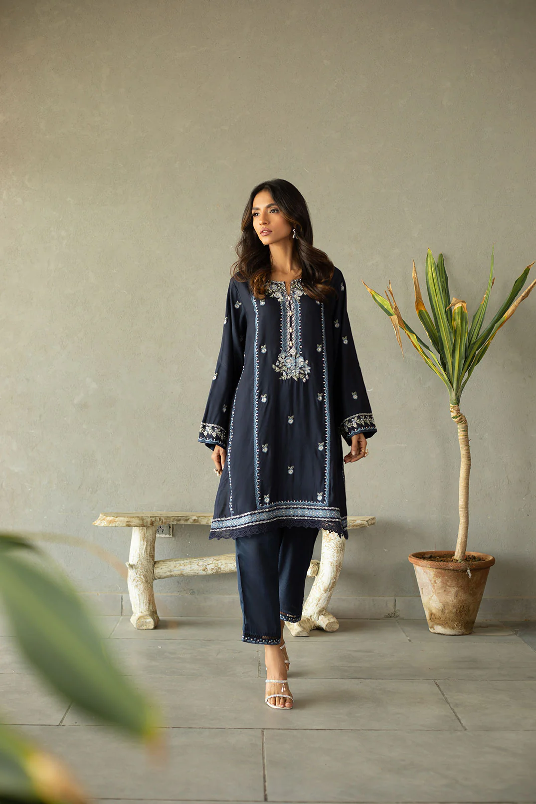 DA-2146 NAVY BLUE EMBROIDERED KURTA WITH TROUSER - Image 2