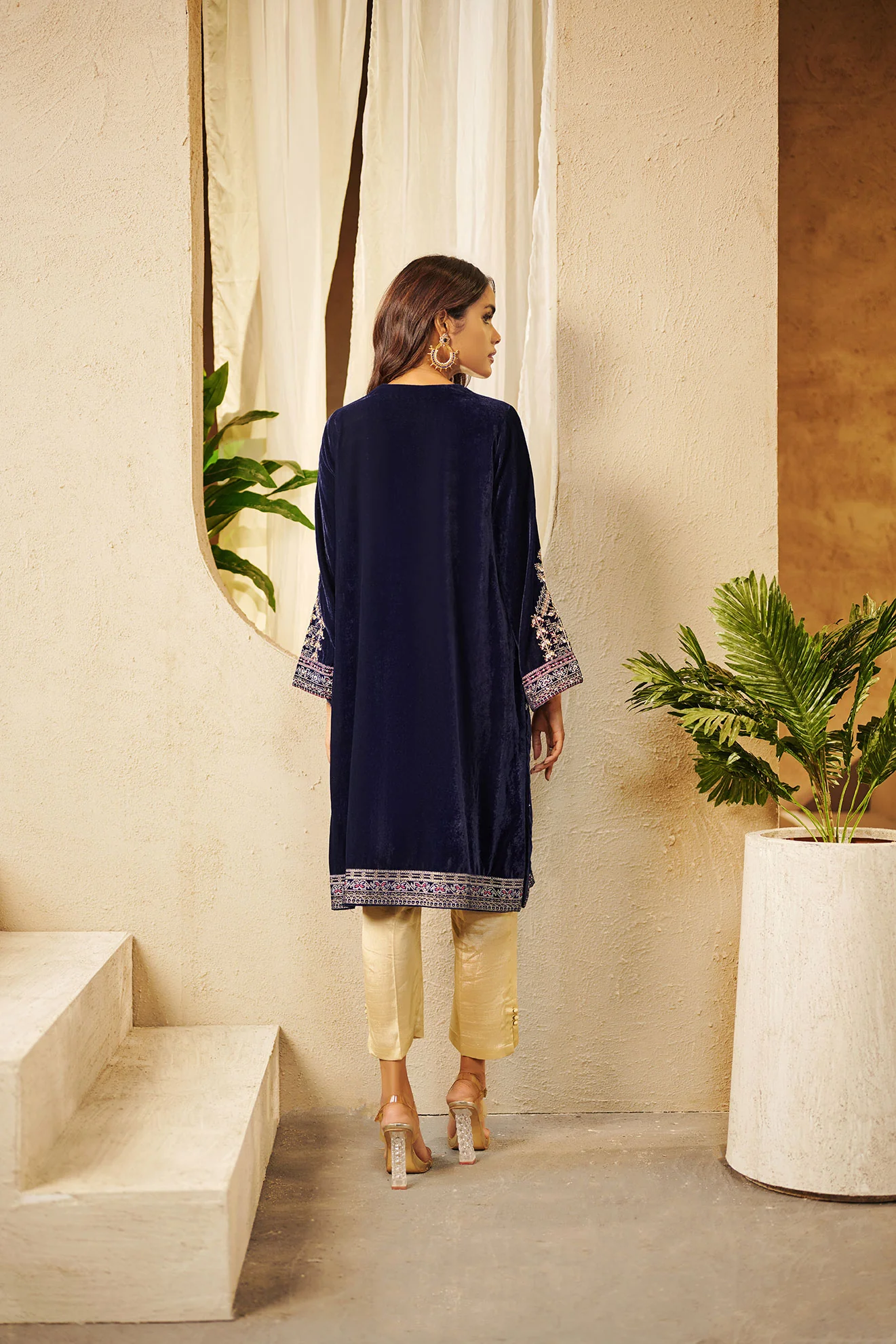 DA-1531 BLUE EMBROIDERED KURTA - Image 4
