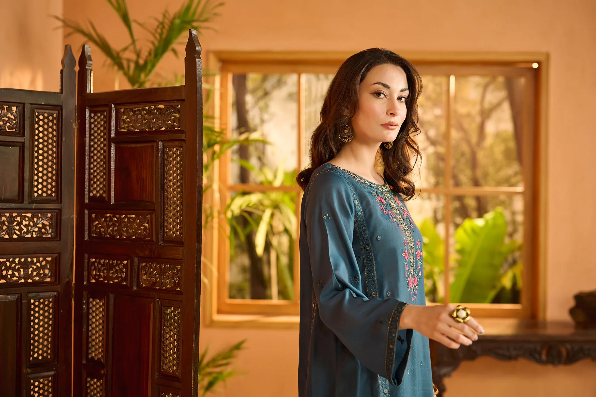 DA-1631 BLUE EMBROIDERED KURTA - Image 4