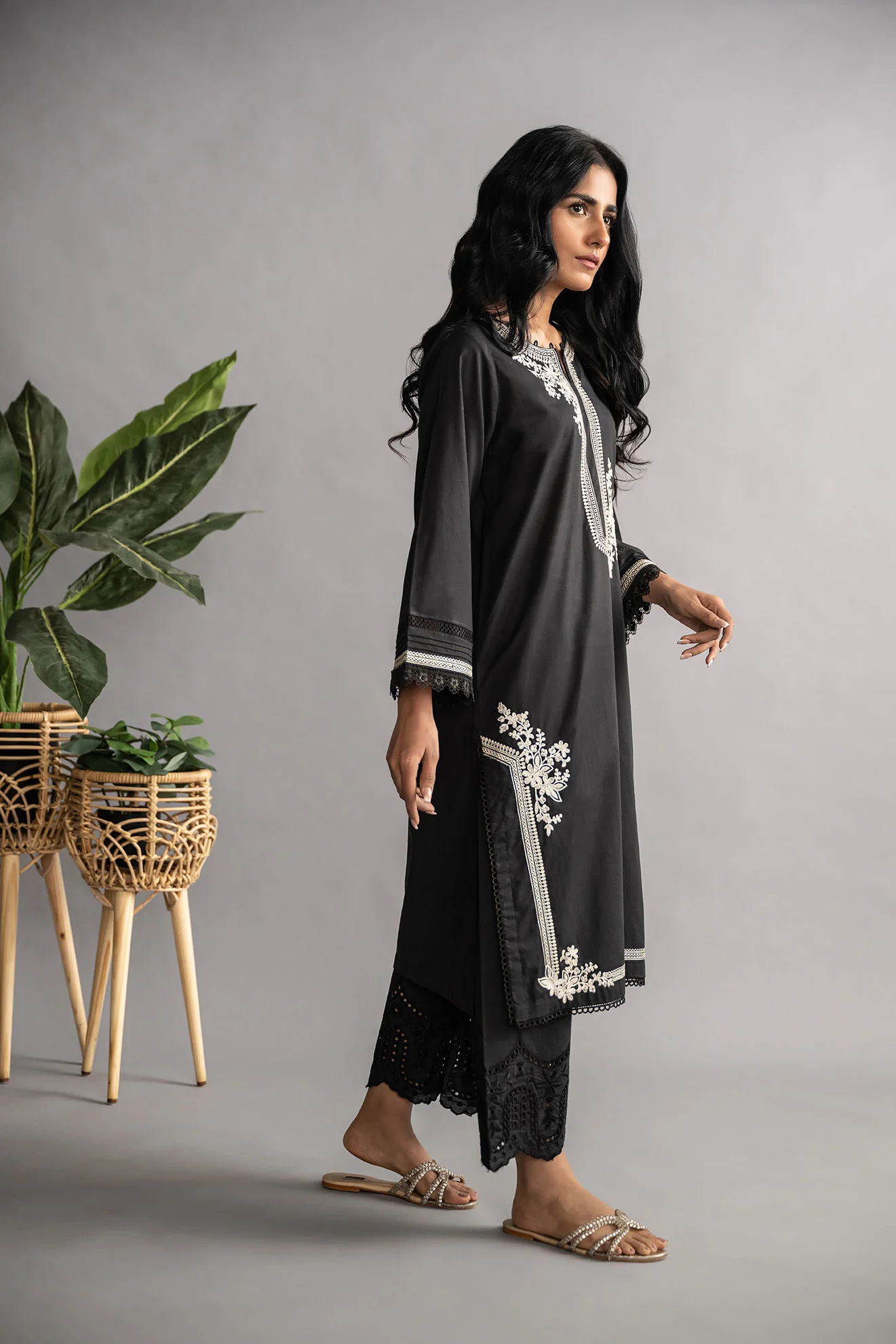 DC-0422 Black Embroidered Kurta - Image 3