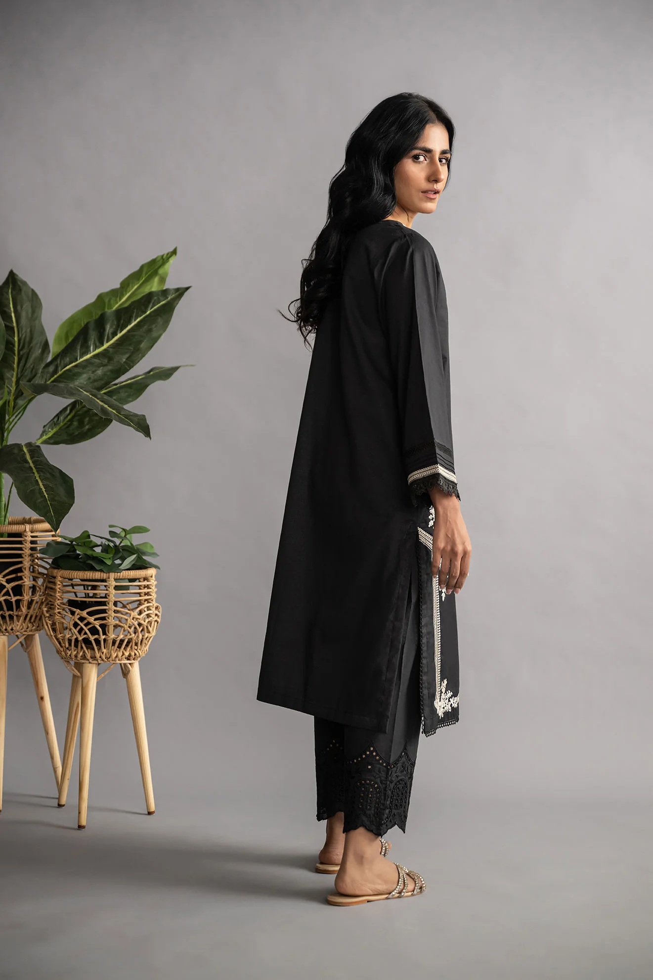 DC-0422 Black Embroidered Kurta - Image 4