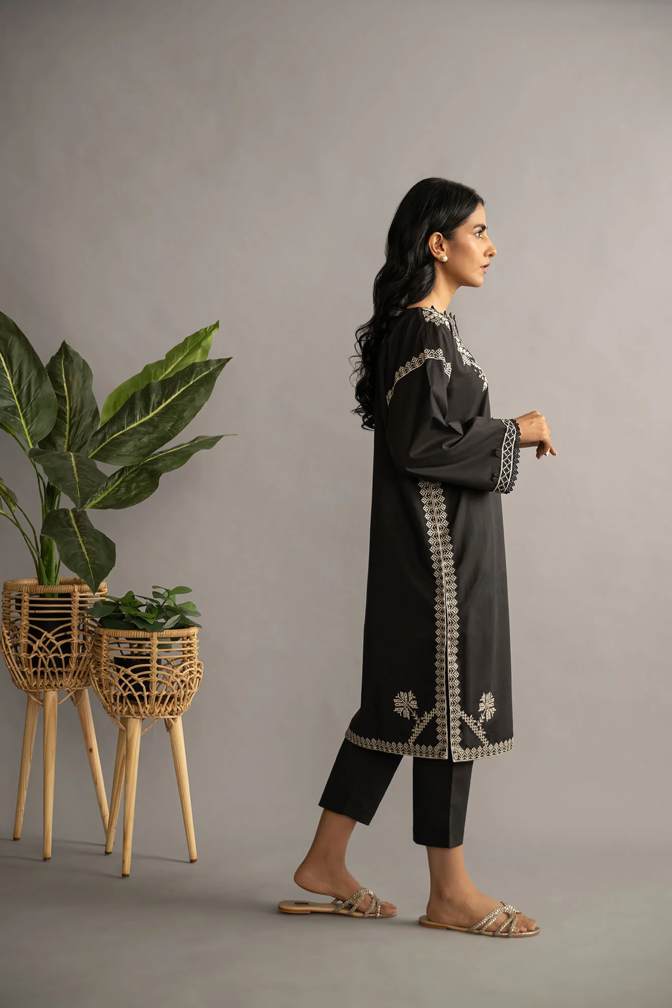 DC-0426 Black Embroidered Kurta - Image 3
