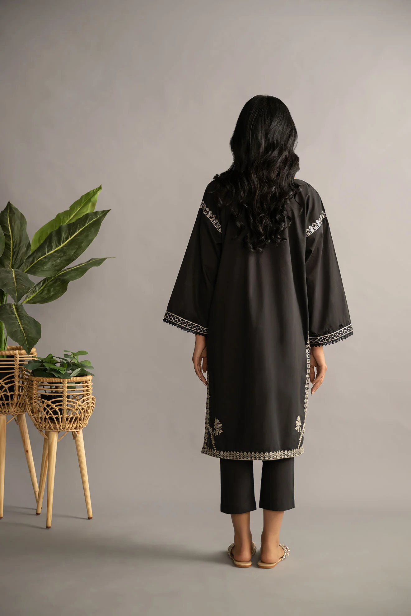DC-0426 Black Embroidered Kurta - Image 4