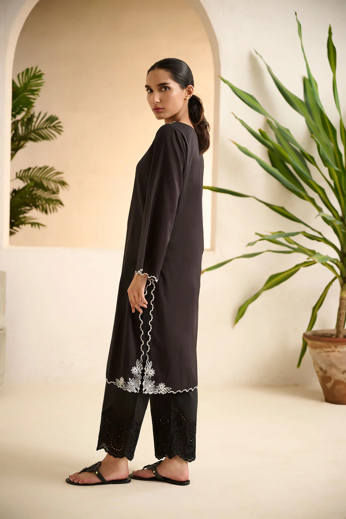 DC-0506 BLACK DYED EMBROIDERED KURTA - Image 3