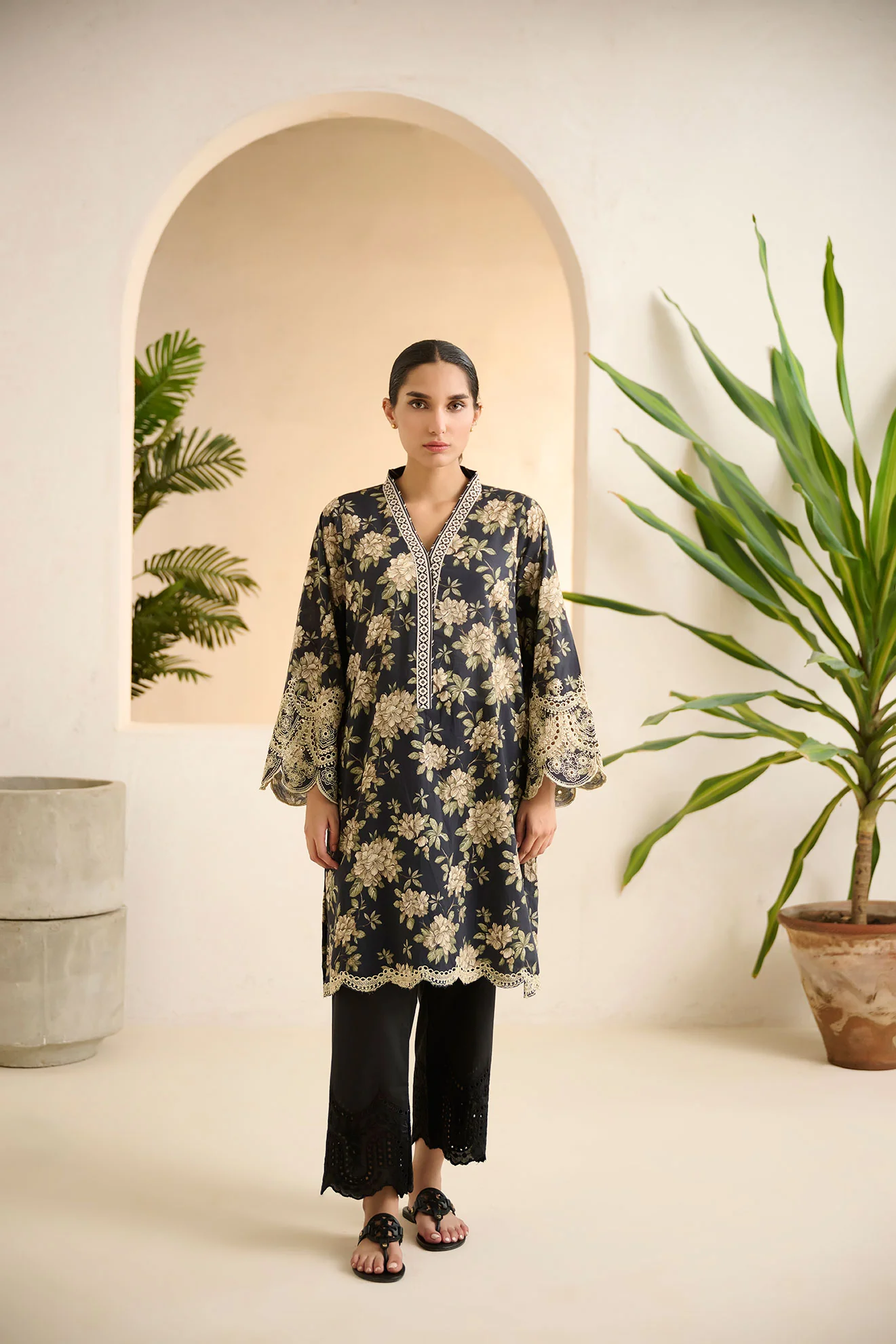 DC-0523 BLACK PRINTED EMBROIDERED KURTA