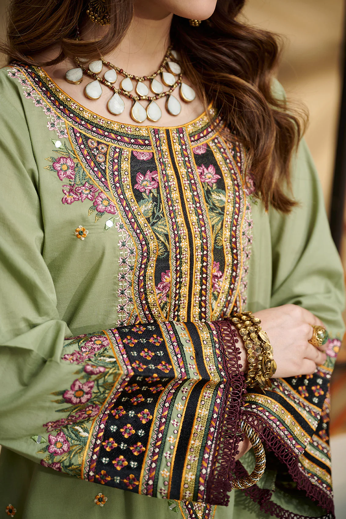 DC-2033 GREEN 2PCS EMBROIDERED KURTA WITH TROUSER - Image 5