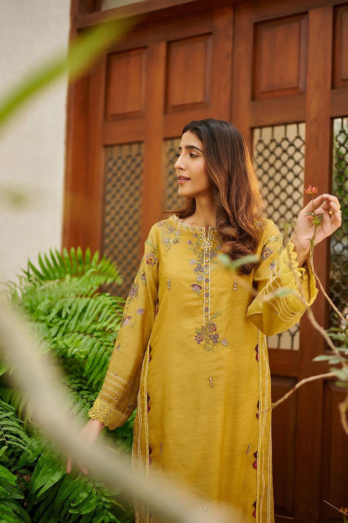 DC-2052 GREEN 2PCS EMBROIDERED KURTA WITH TROUSER - Image 4