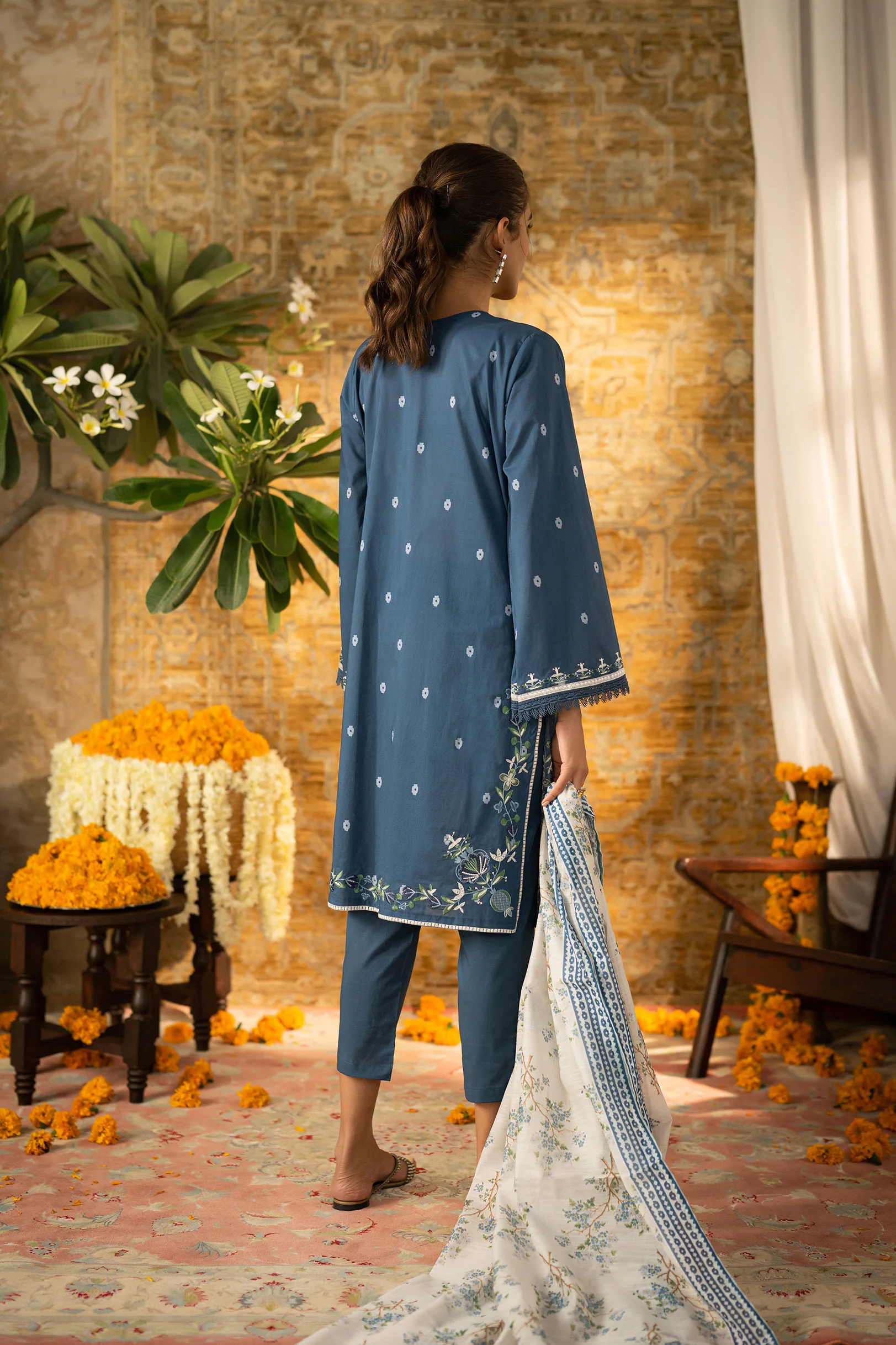 DC-2092 NAVY BLUE 2PCS EMBROIDERED KURTA WITH DUPATTA - Image 4