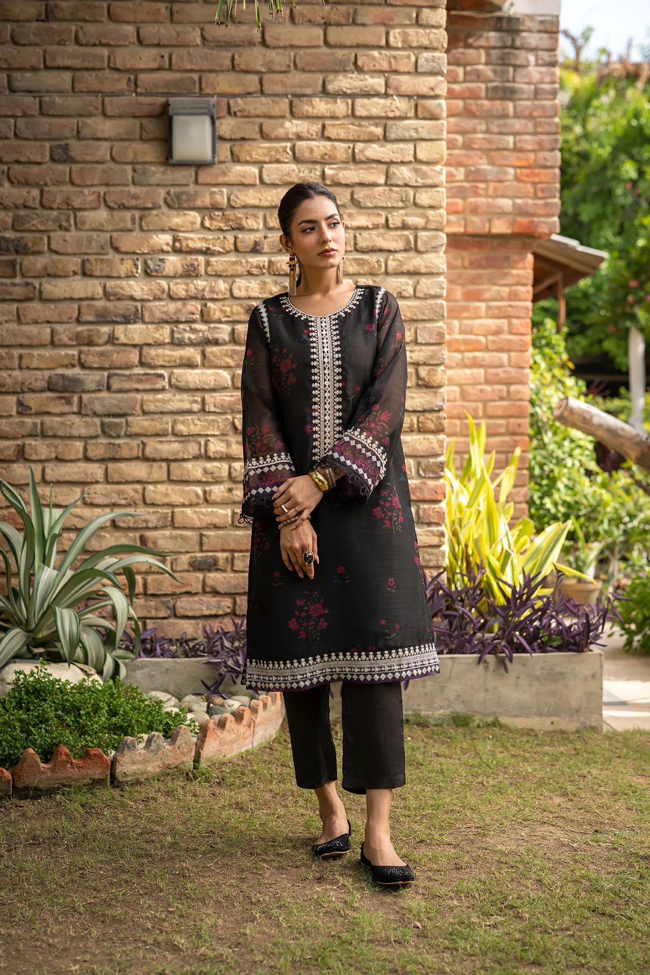 DC-2095 BLACK 2PCS  EMBROIDERED KURTA WITH TROUSER - Image 4
