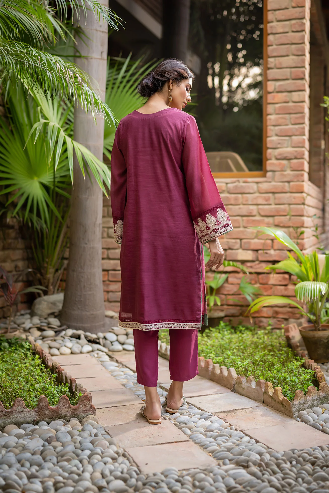 DC-2103 MAGENTA 2PCS EMBROIDERED KURTA WITH TROUSER - Image 3