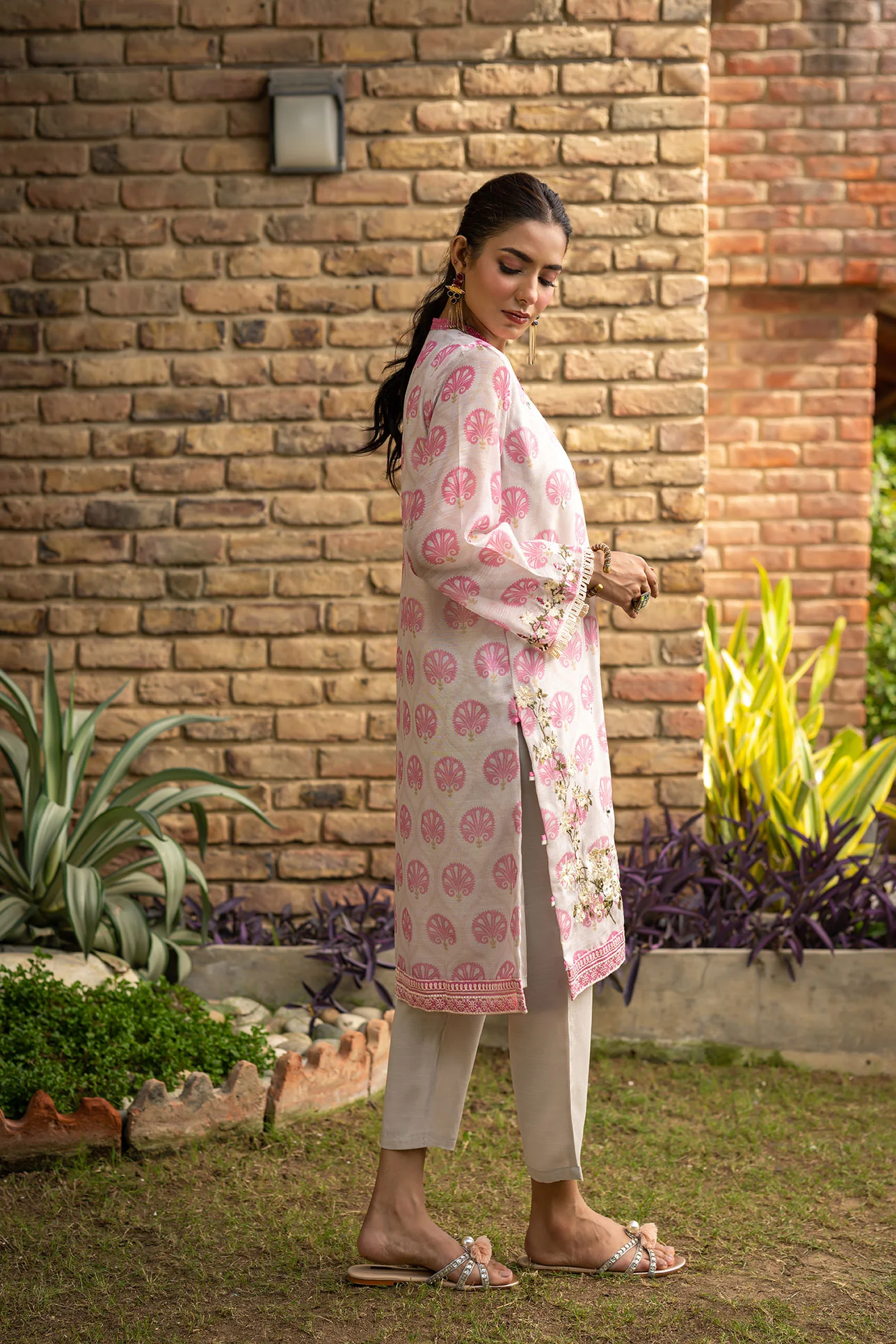 DC-2106 PINK 2PCS EMBROIDERED KURTA WITH TROUSER - Image 2