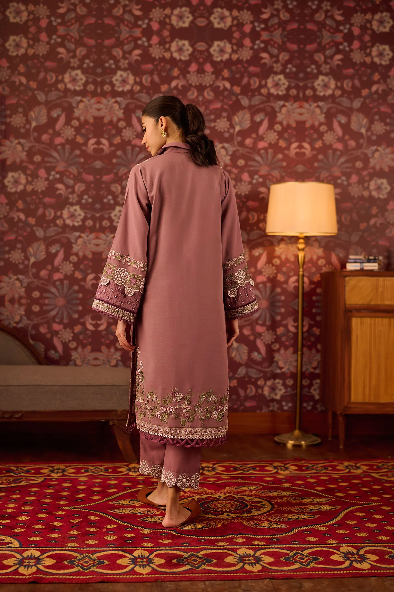 DC-2119 MAUVE KHADDAR 2PCS EMBROIDERED KURTA WITH TROUSER - Image 4