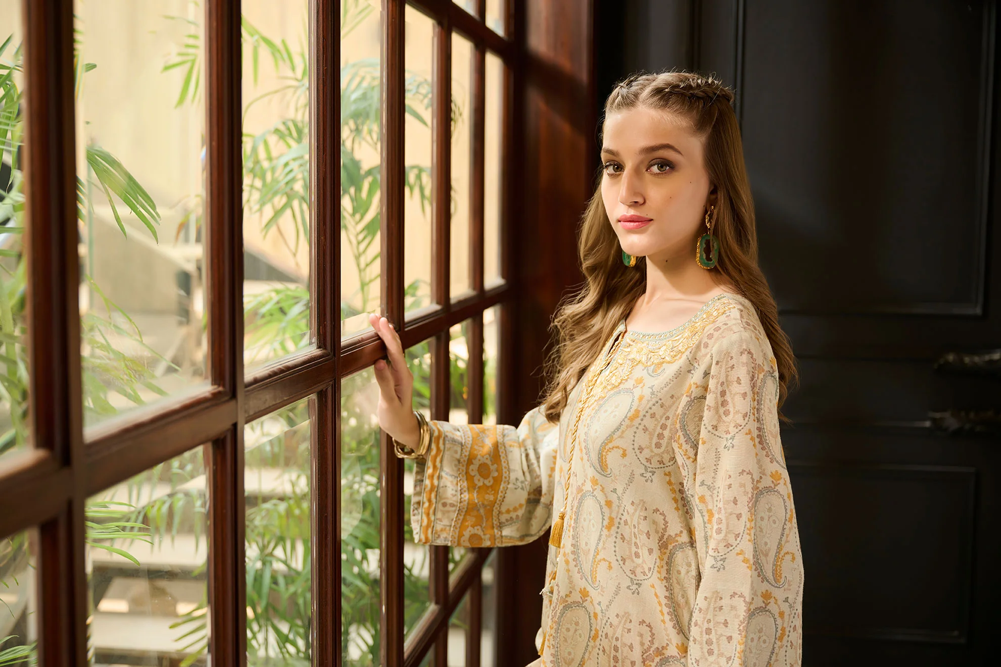 DC-2282 BEIGE 2PCS  EMBROIDERED KURTA WITH TROUSER - Image 3