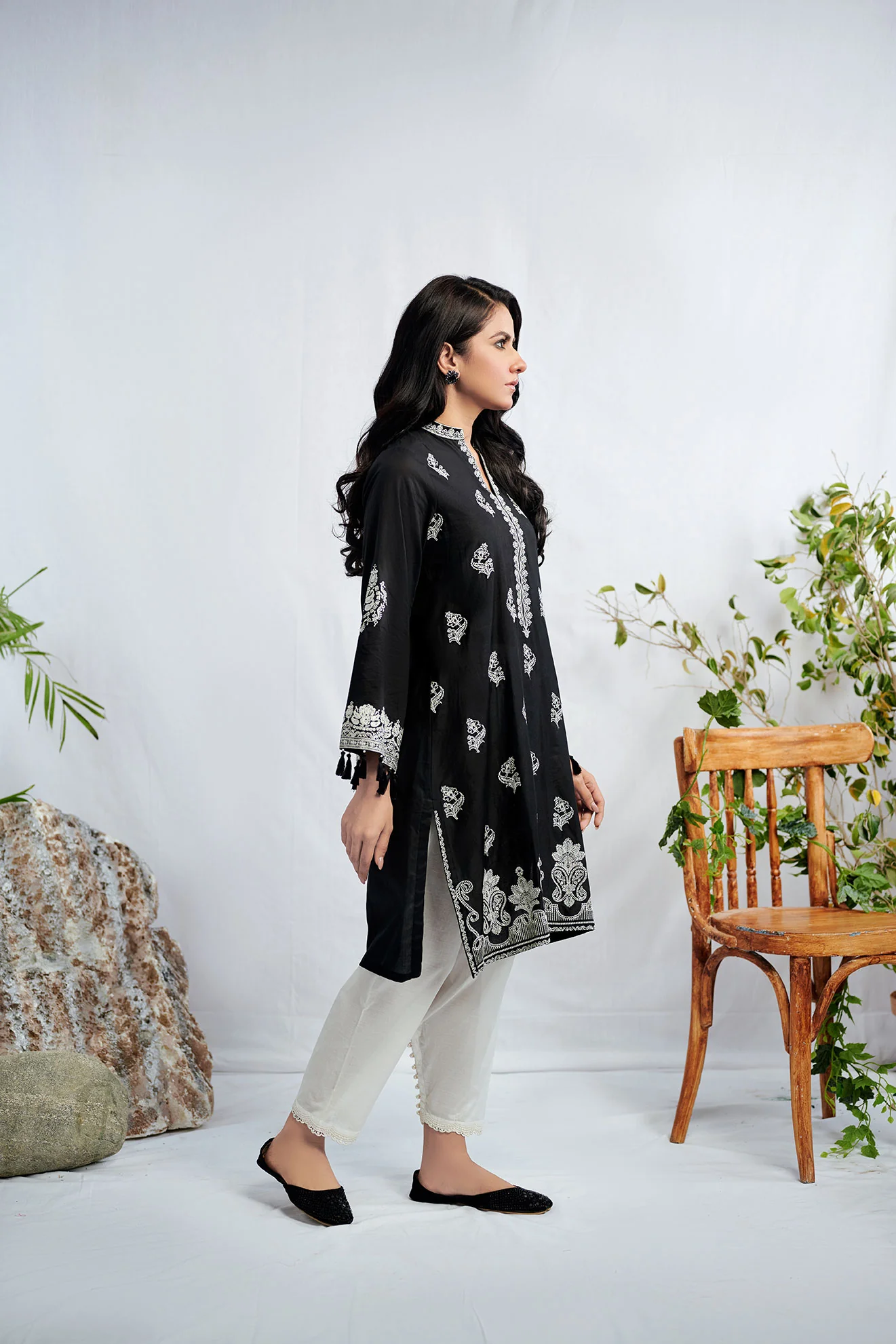 DC-0368 BLACK EMBROIDERED KURTA - Image 3