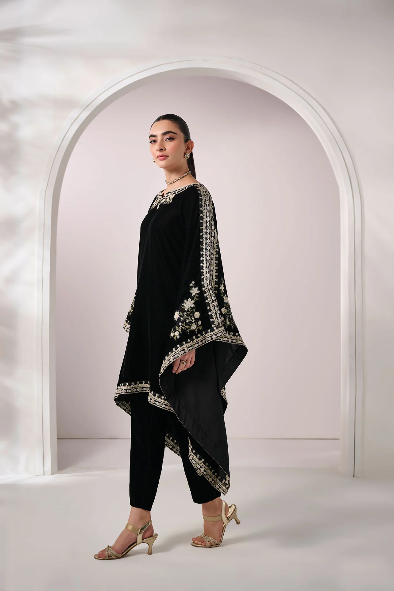 FW24DA-1890   BLACK  1PCS  EMBROIDERED KURTA - Image 3