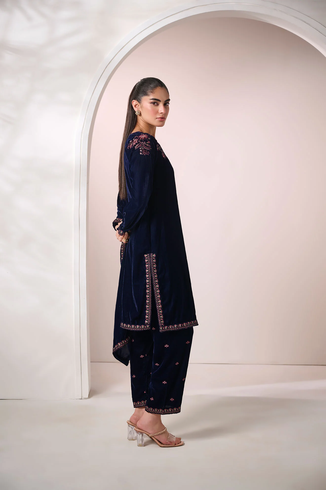 FW24DA-2601 NAVY BLUE 2PCS EMBROIDERED KURTA WITH TROUSER - Image 5