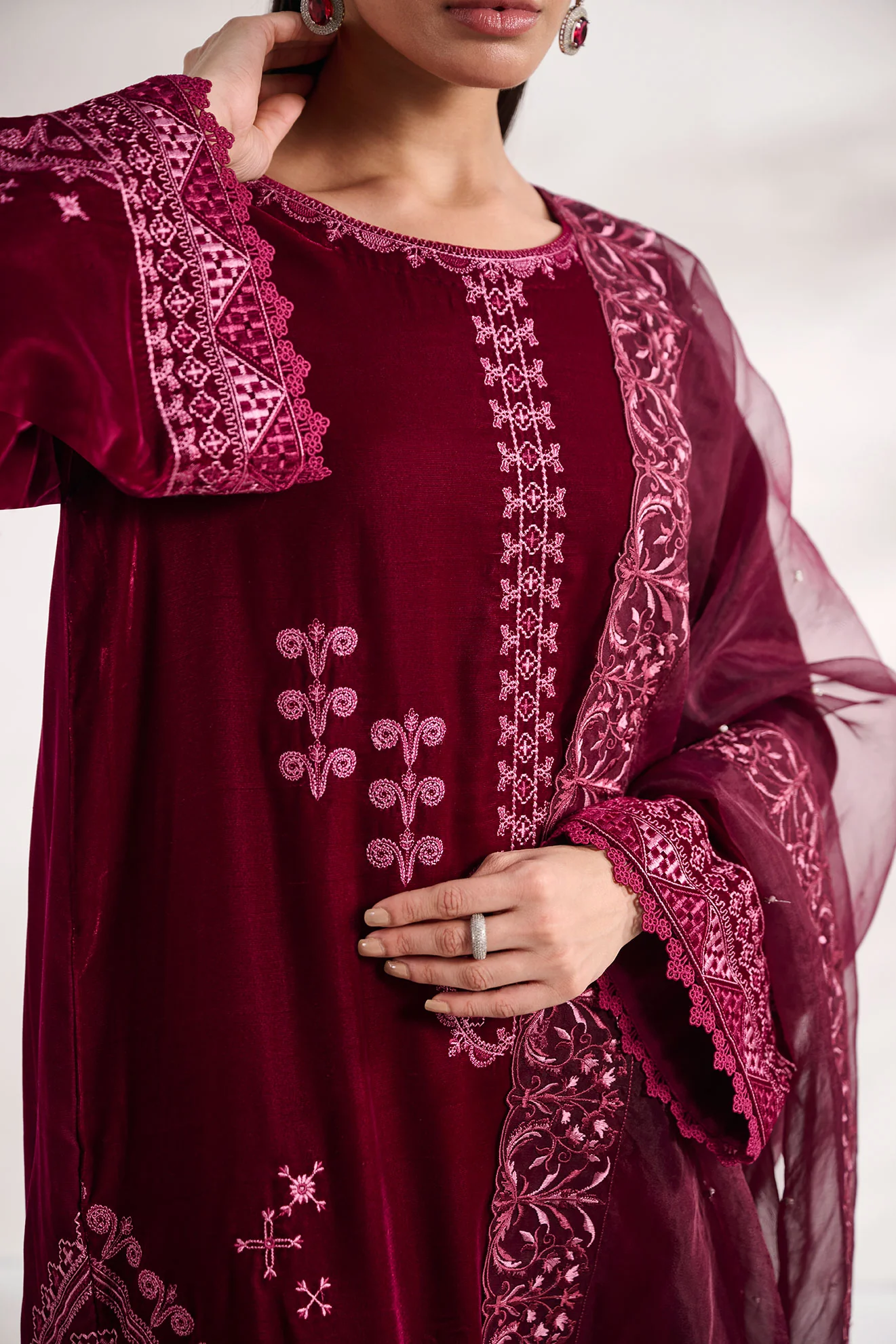 FW24DA-2618 PLUM 2PCS EMBROIDERED KURTA WITH TROUSER - Image 4