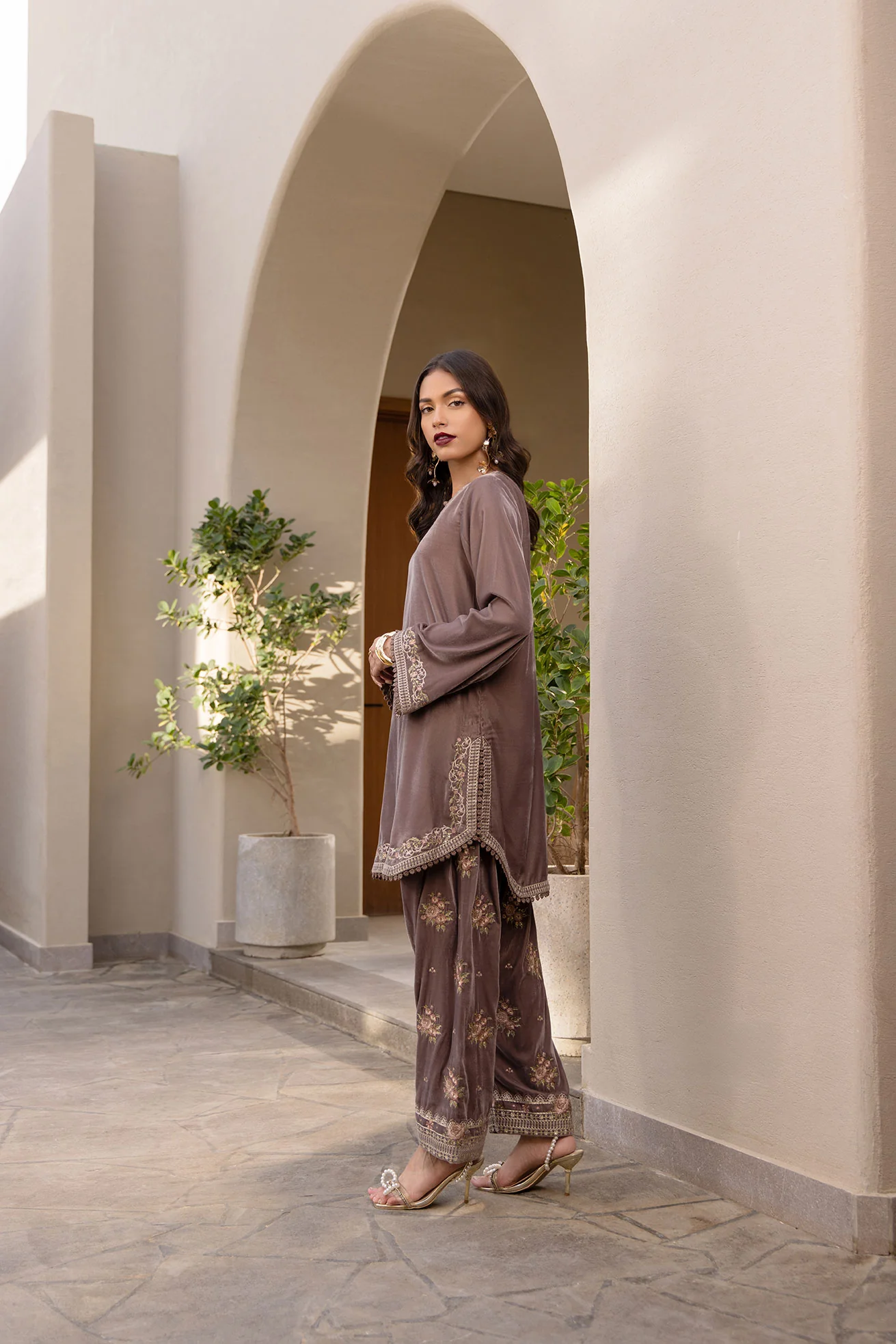 FW24DA-2625   OLIVE GREEN  2PCS  EMBROIDERED KURTA WITH TROUSER - Image 3