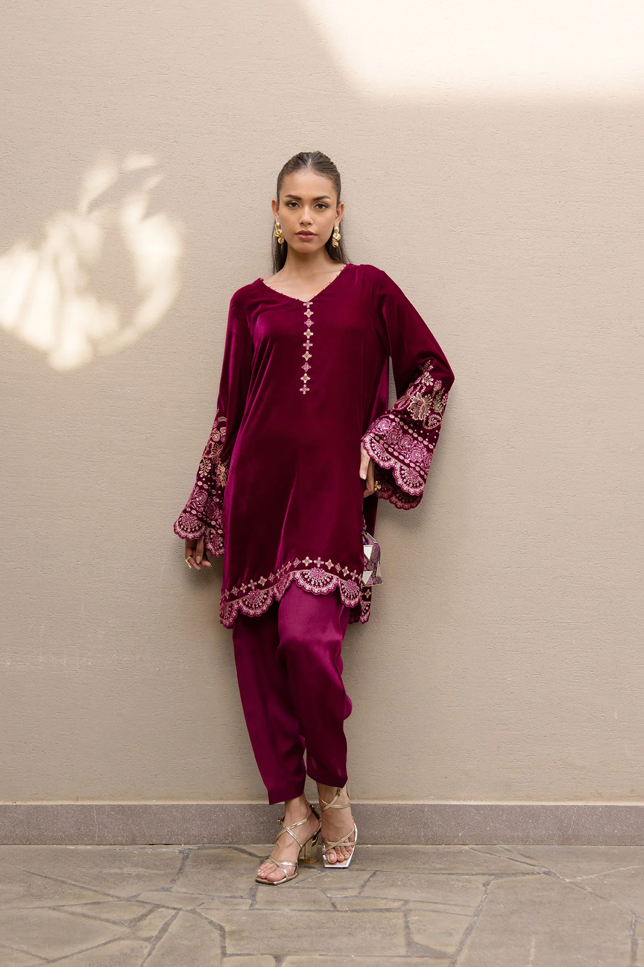FW24DA-2626 PLUM 2PCS EMBROIDERED KURTA WITH TROUSER - Image 4