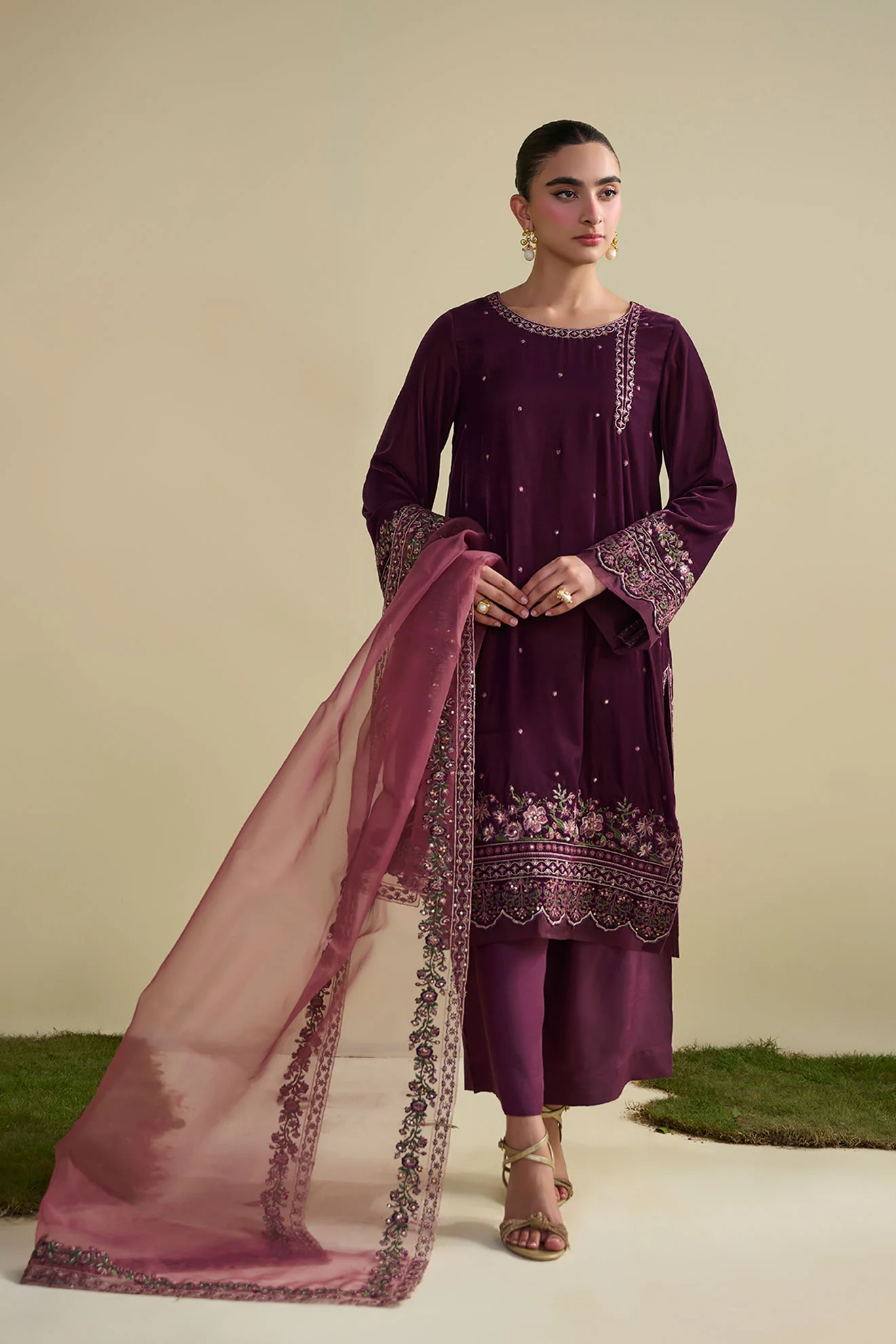 FW25DA-2805 MAGENTA 2PCS EMBROIDERED KURTA WITH TROUSER - Image 5