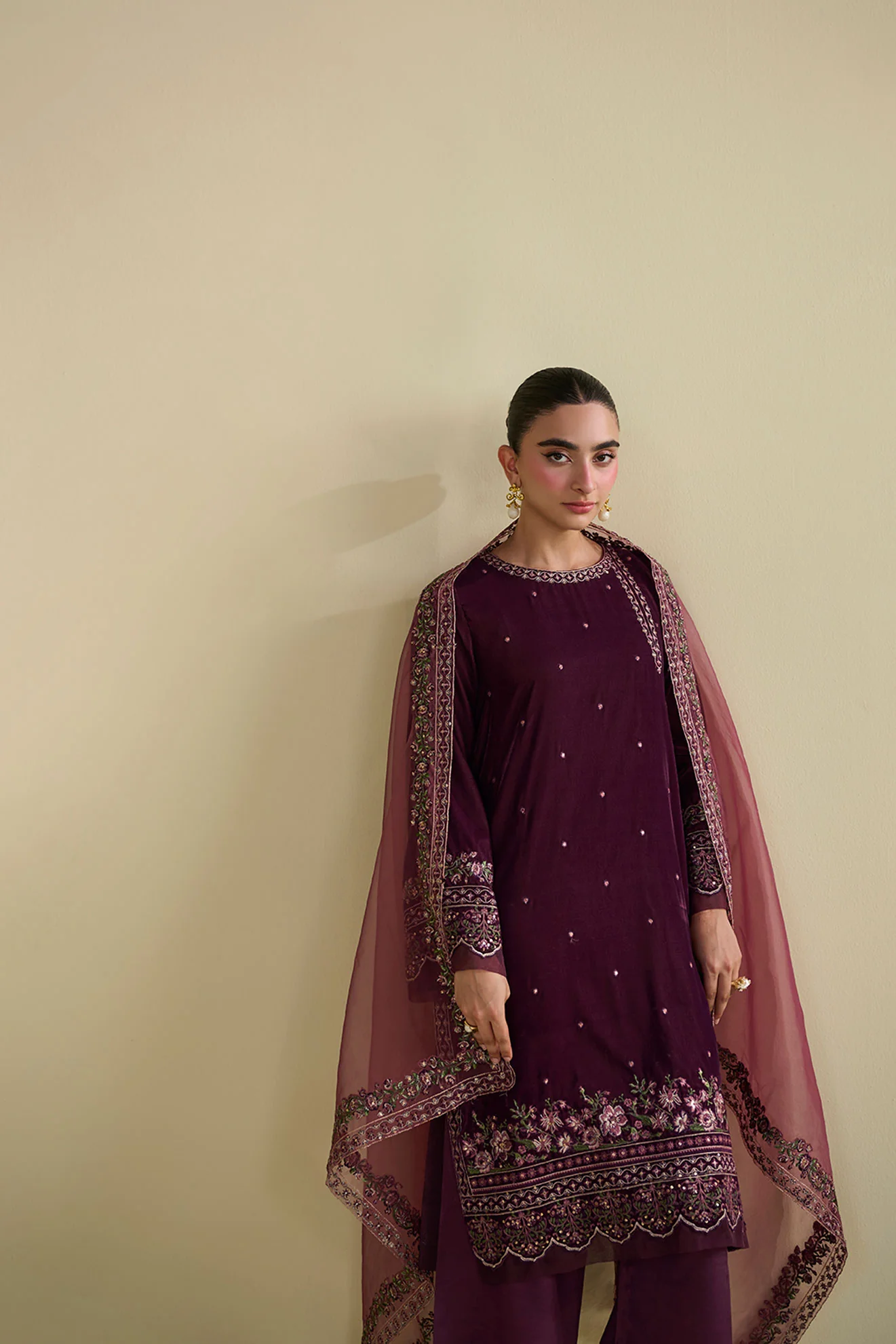 FW25DA-2805 MAGENTA 2PCS EMBROIDERED KURTA WITH TROUSER - Image 6