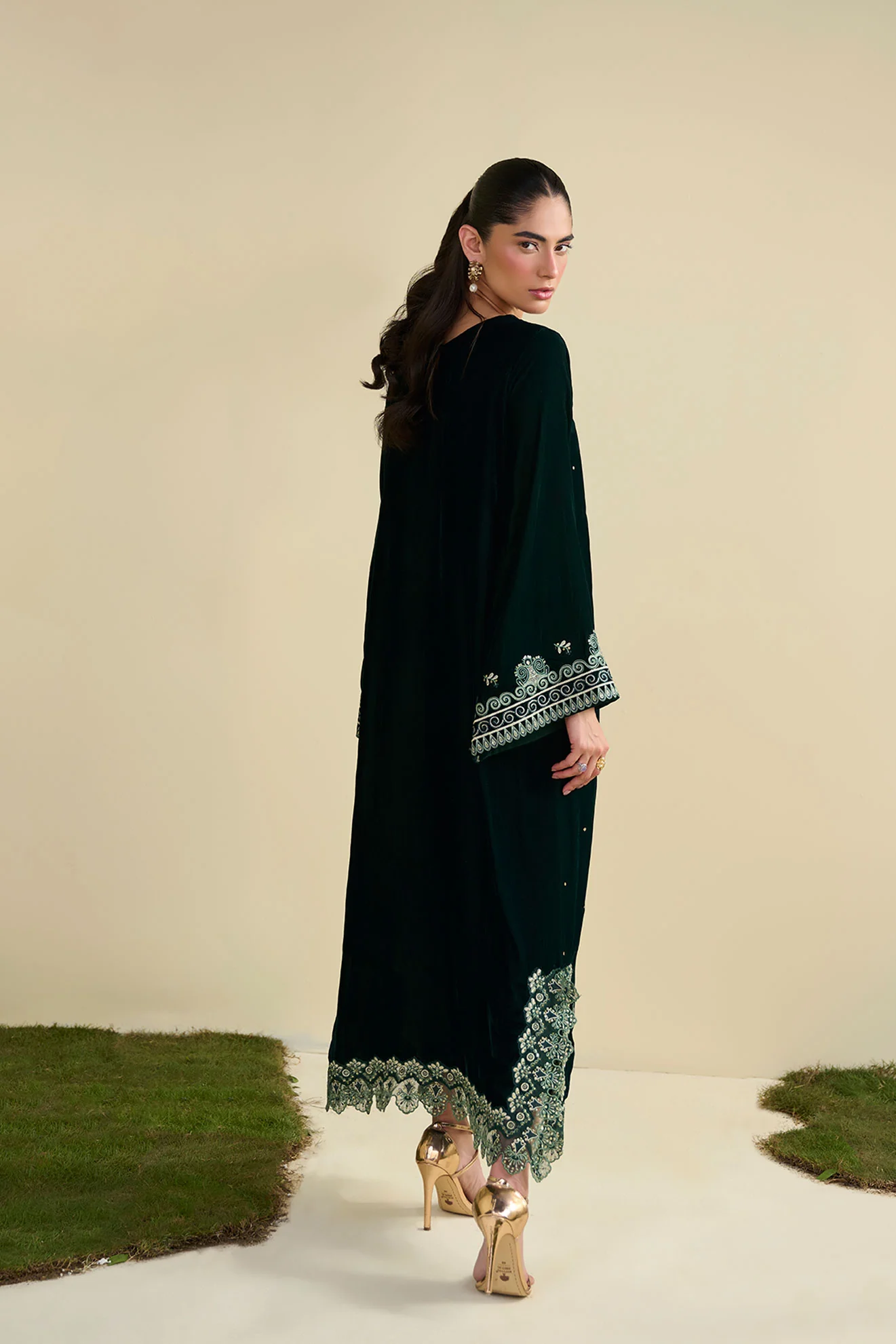 FW25DA-2823  BOTTLE GREEN  2PCS  EMBROIDERED KURTA WITH TROUSER - Image 3