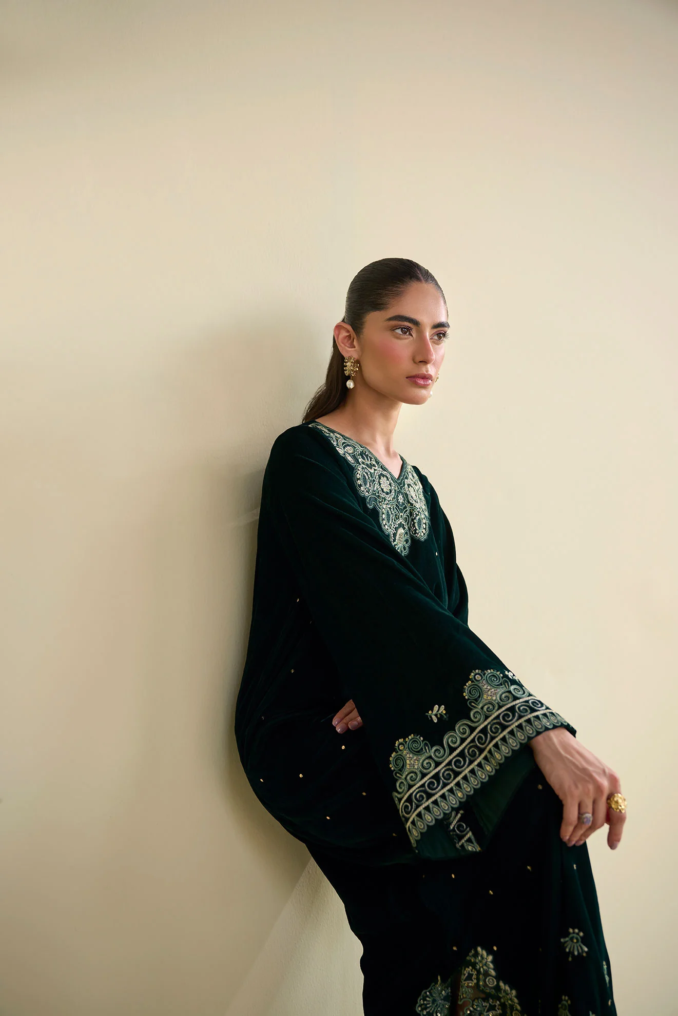 FW25DA-2823  BOTTLE GREEN  2PCS  EMBROIDERED KURTA WITH TROUSER - Image 5