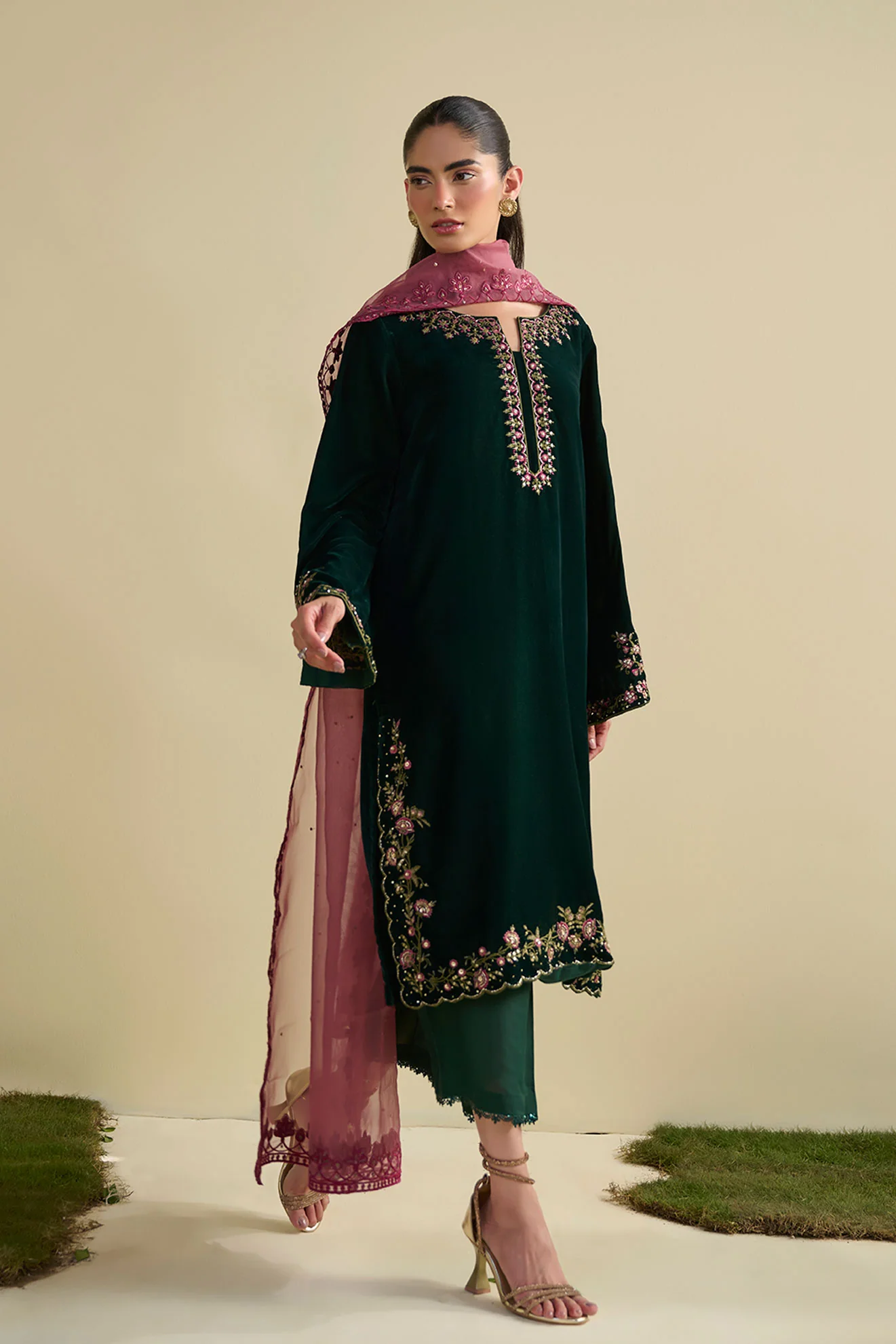 FW25DA-2825  BOTTLE GREEN  2PCS  EMBROIDERED KURTA WITH TROUSER - Image 3