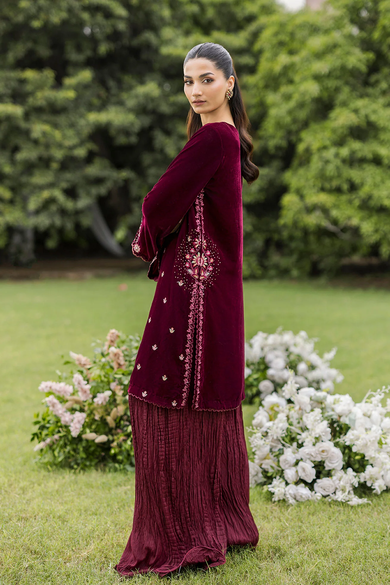 FW25DA-2826 MAROON 2PCS EMBROIDERED KURTA WITH TROUSER - Image 5