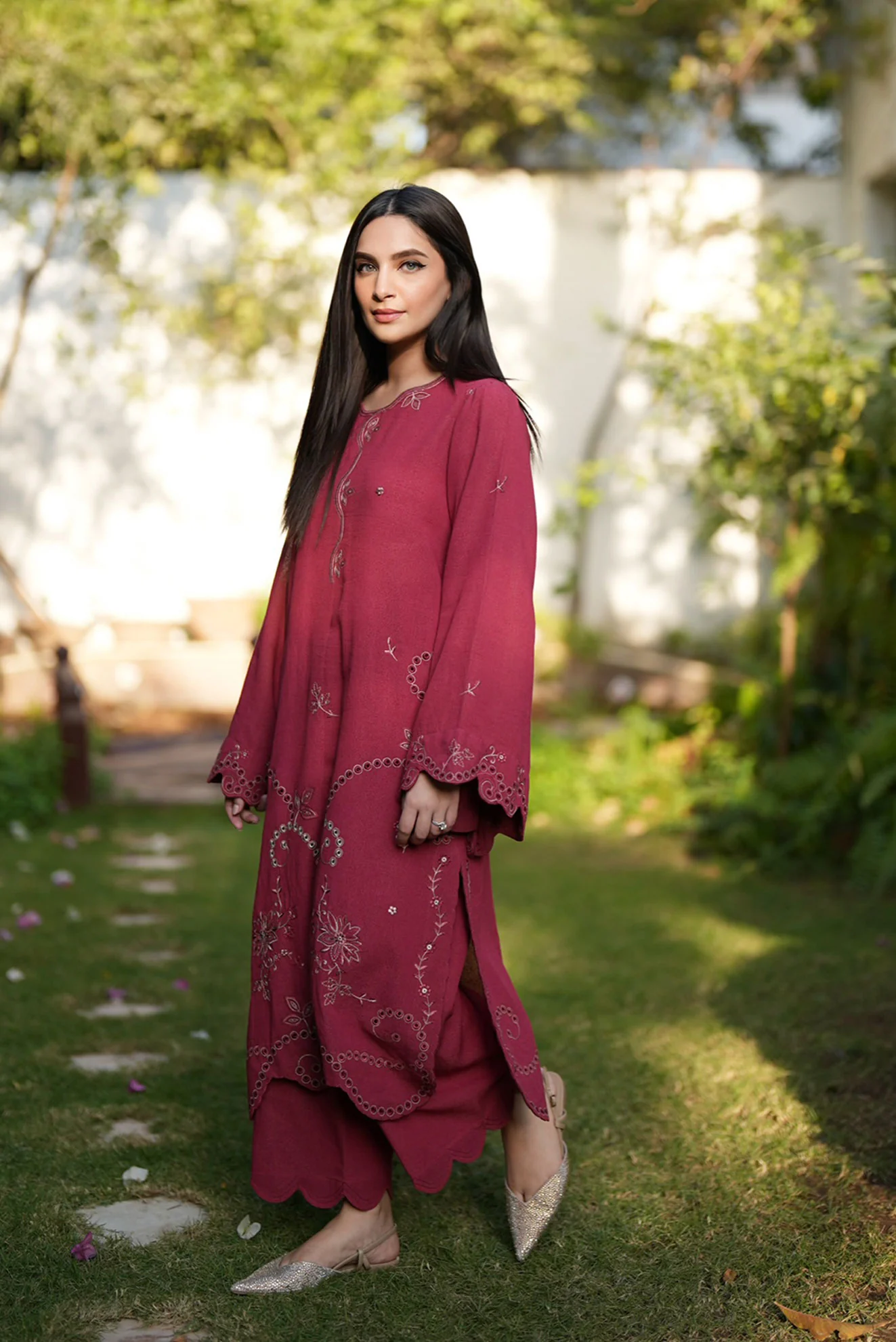 FW25DC-2880 RED 2PCS EMBROIDERED KURTA WITH TROUSER - Image 3