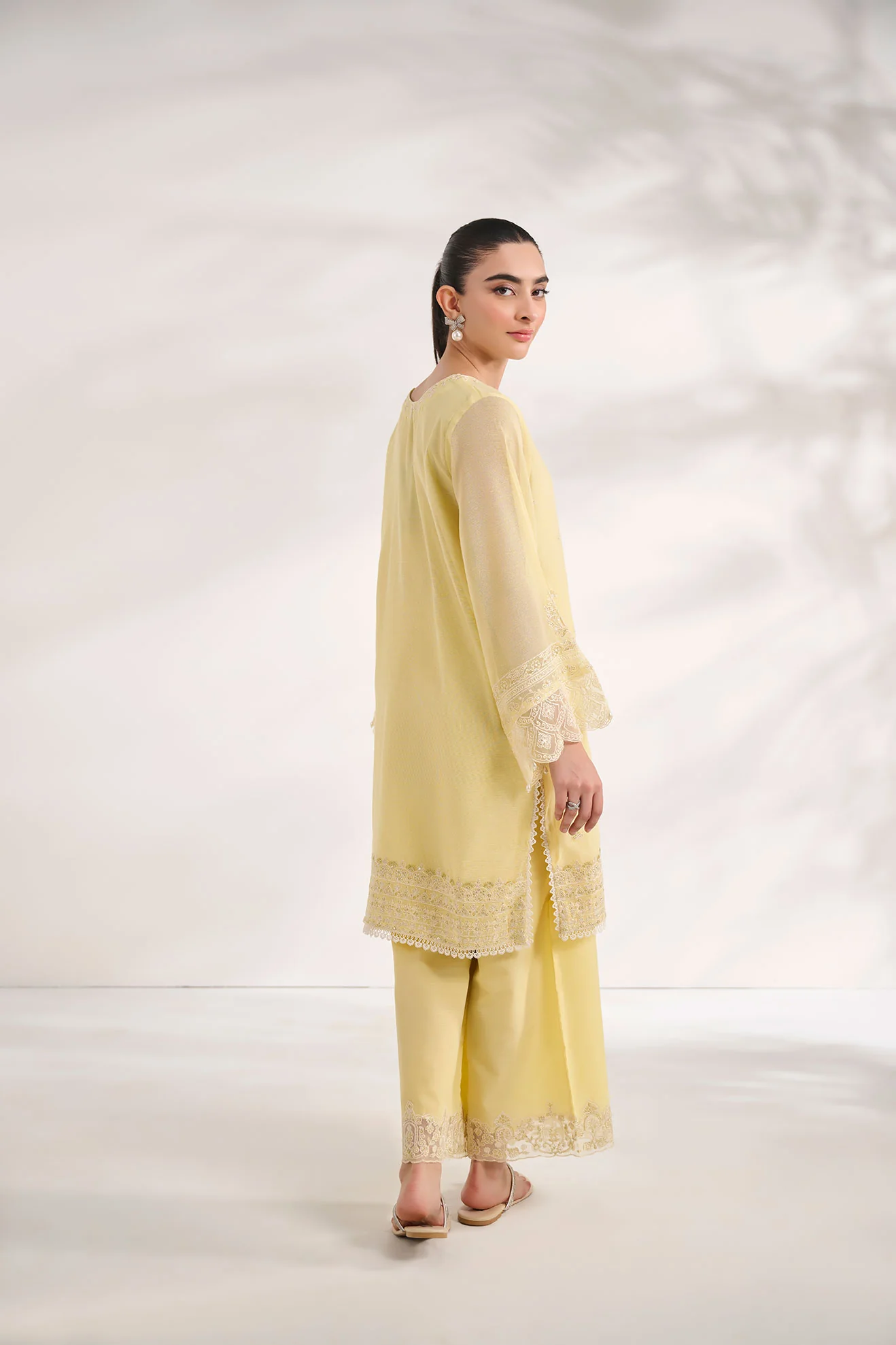 SS24DA-2584   YELLOW  2PCS  EMBROIDERED KURTA WITH TROUSER - Image 4