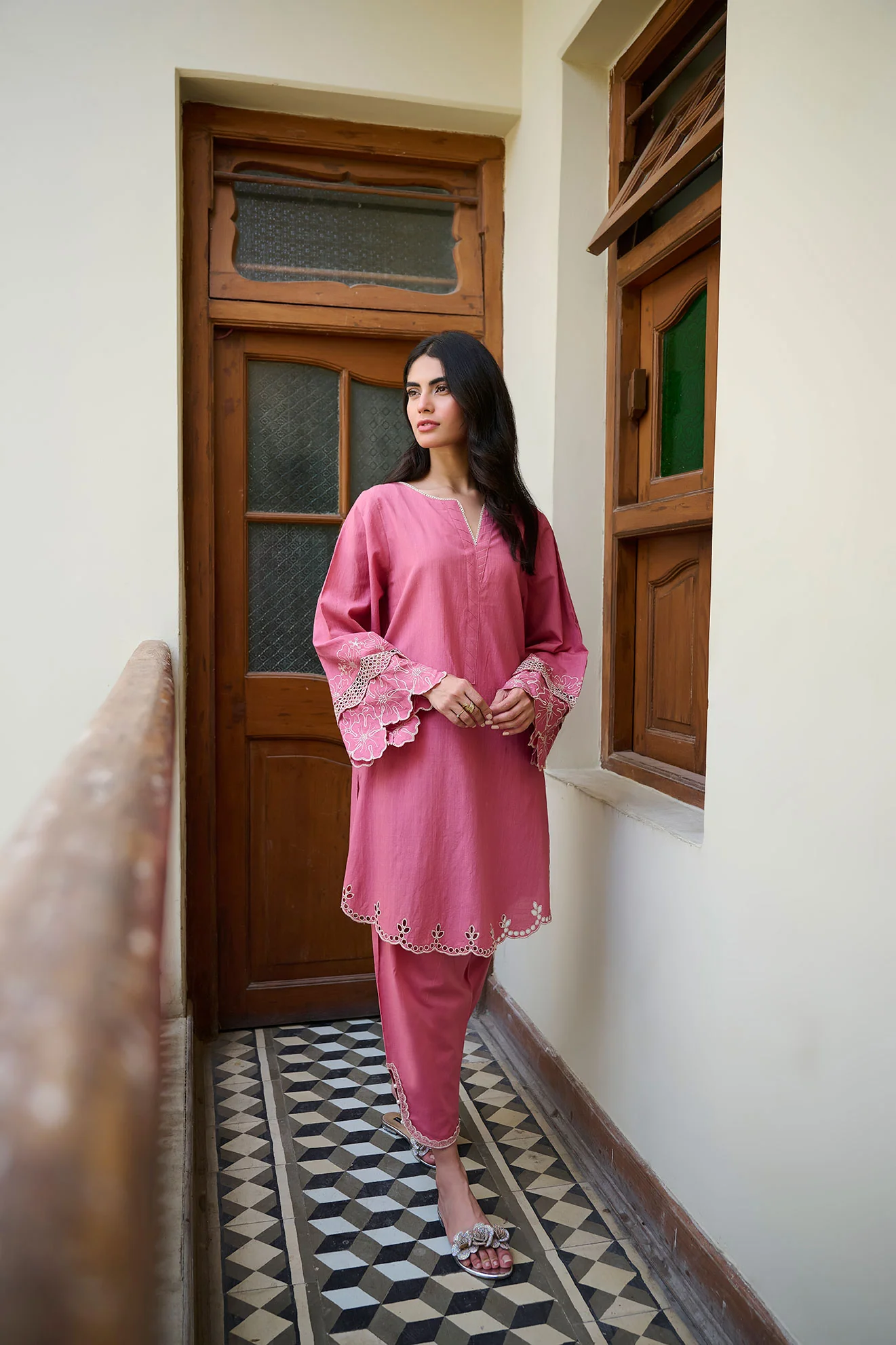 SS24DC-2321 PINK 2PCS EMBROIDERED KURTA WITH TROUSER - Image 3