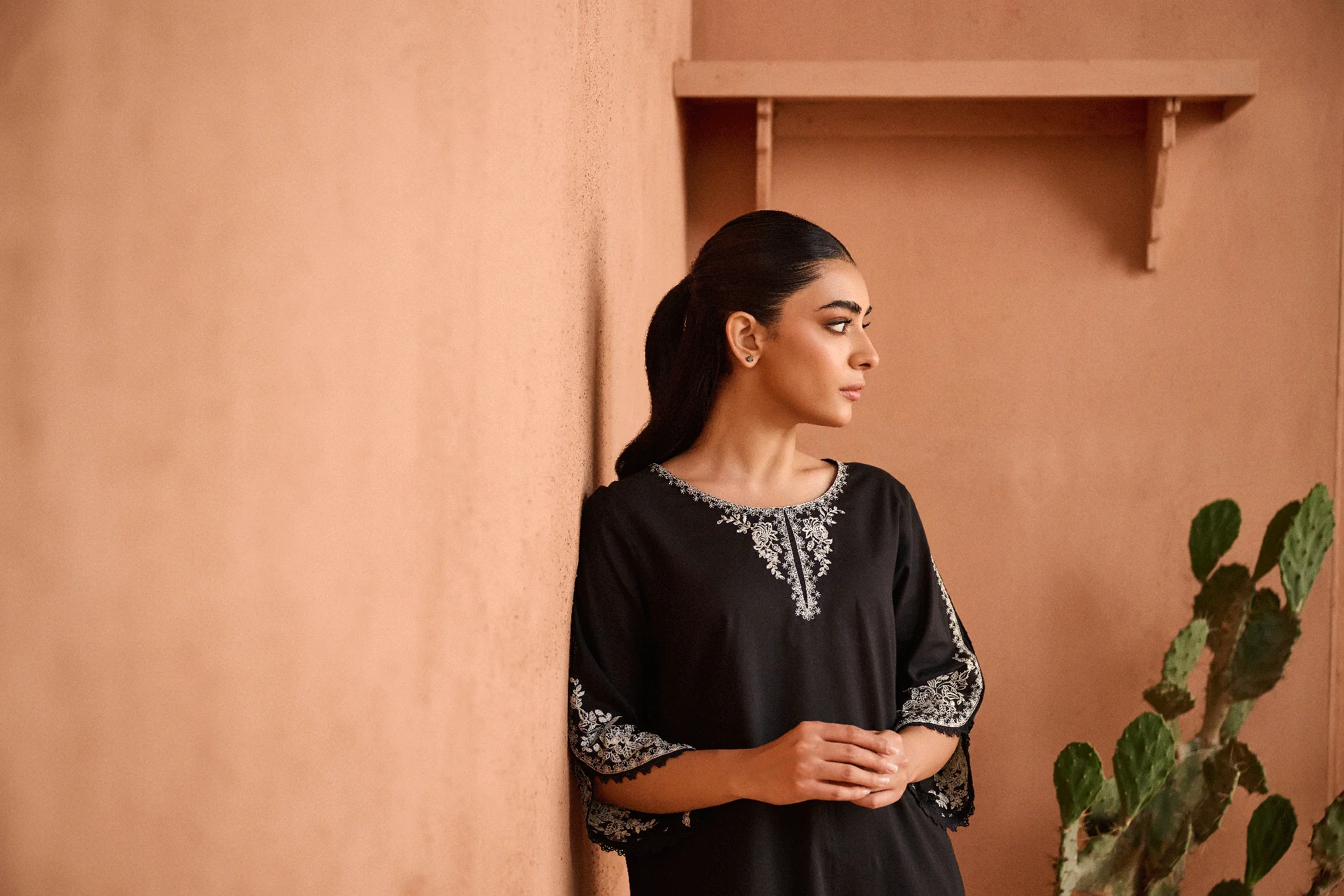 SS24DC-2457 BLACK 2PCS EMBROIDERED KURTA WITH TROUSER - Image 5