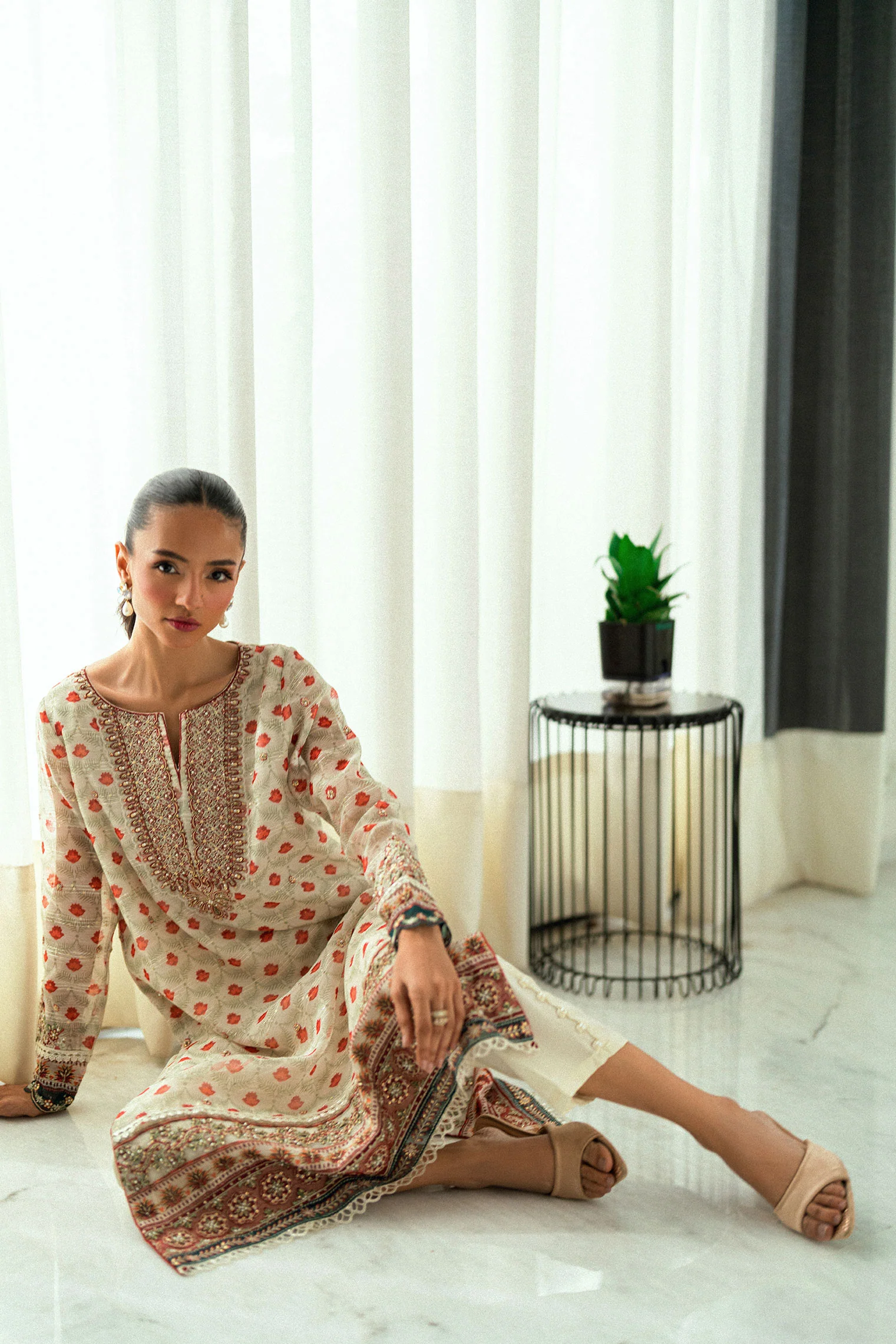 SS25DA-2685 CREAM 2PCS EMBROIDERED KURTA WITH TROUSER - Image 4