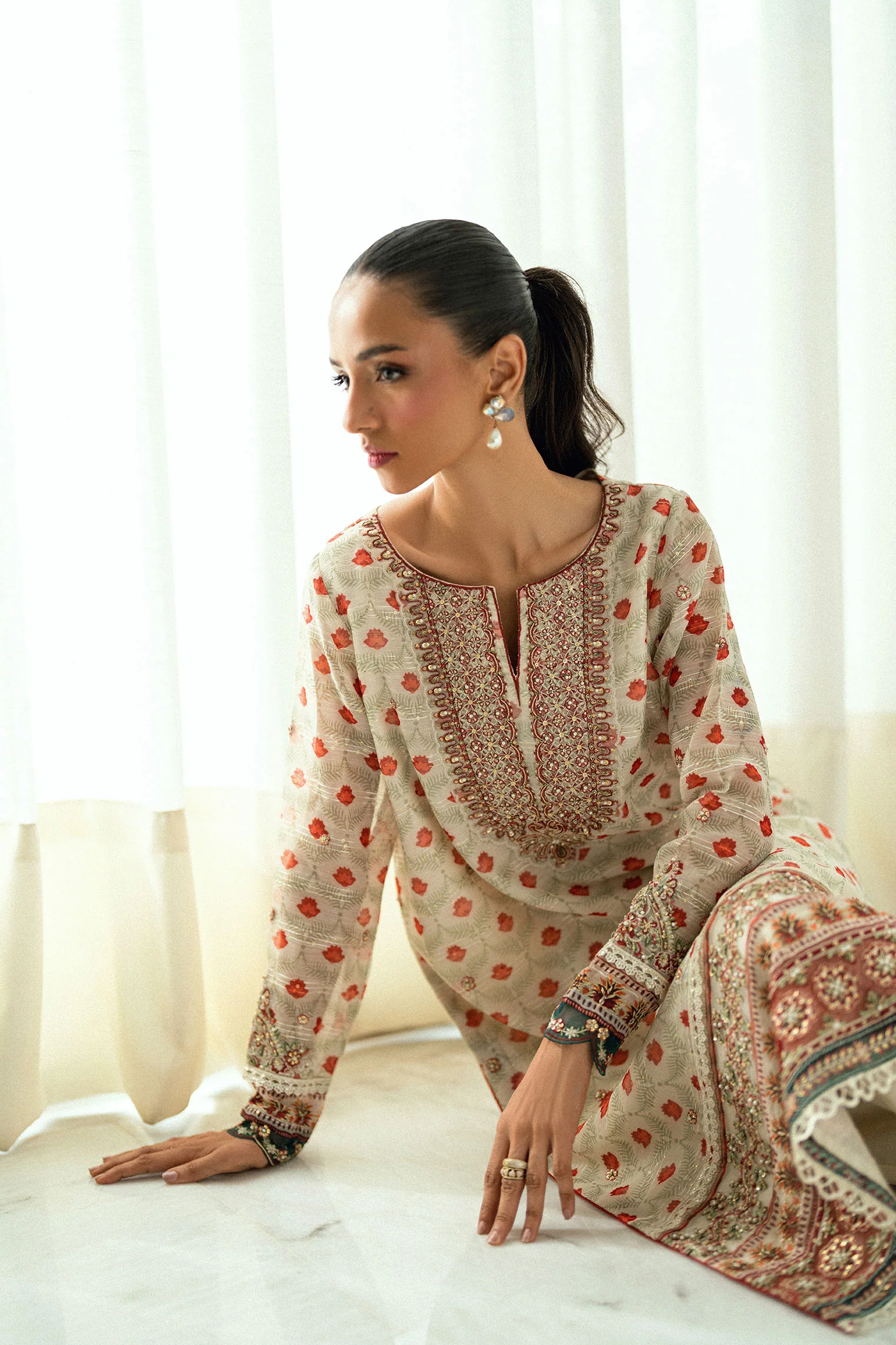 SS25DA-2685 CREAM 2PCS EMBROIDERED KURTA WITH TROUSER - Image 5