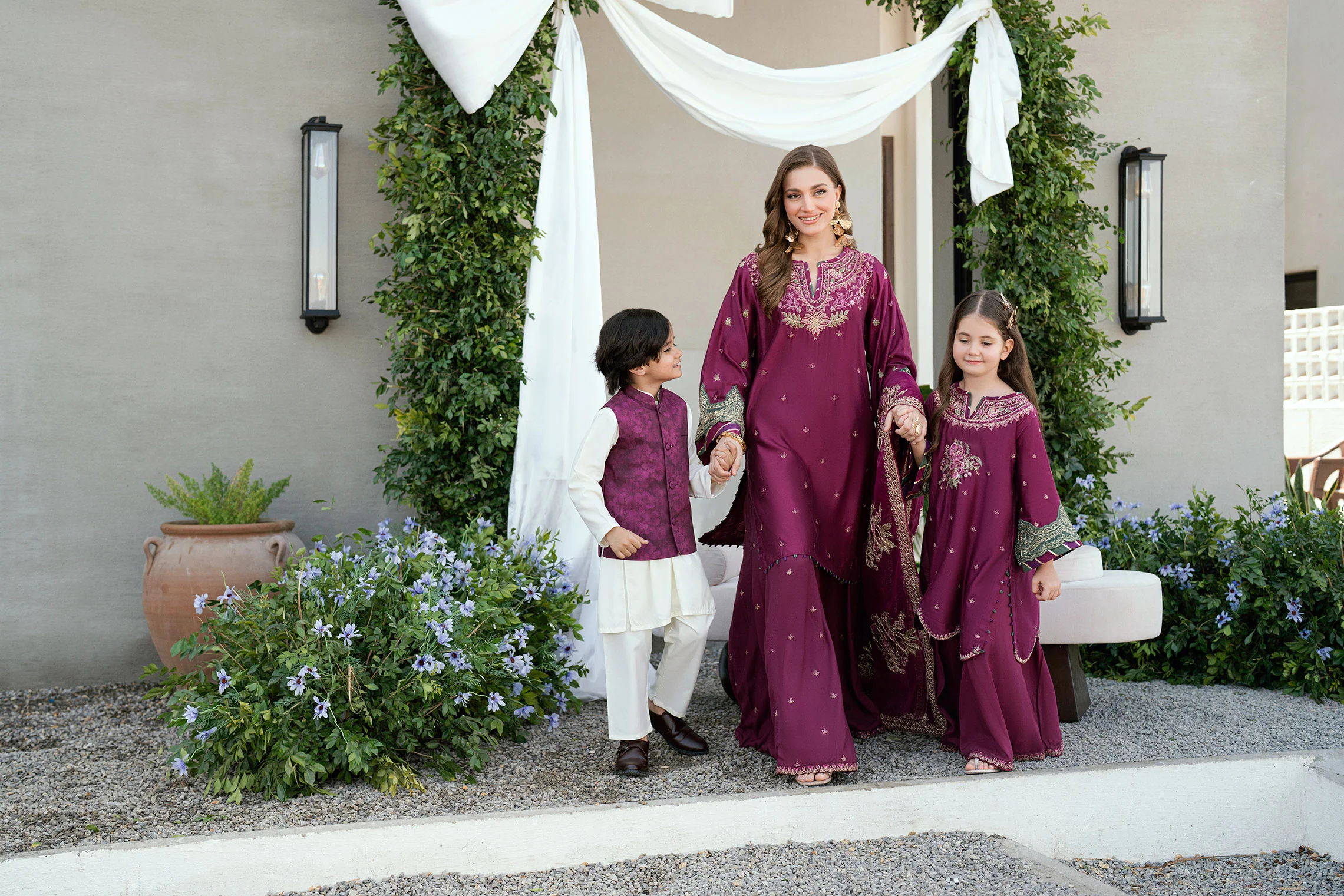 SS25DA-2701 PLUM 2PCS EMBROIDERED KURTA WITH TROUSER - Image 5