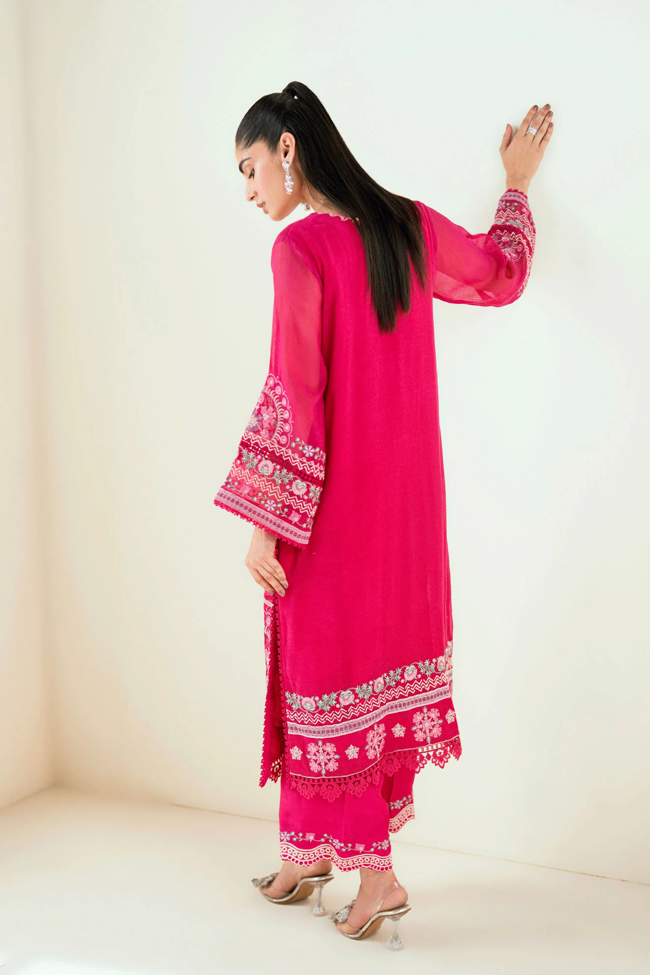 SS25DA-2723 DARK PINK  2PCS EMBROIDERED KURTA WITH TROUSER - Image 3