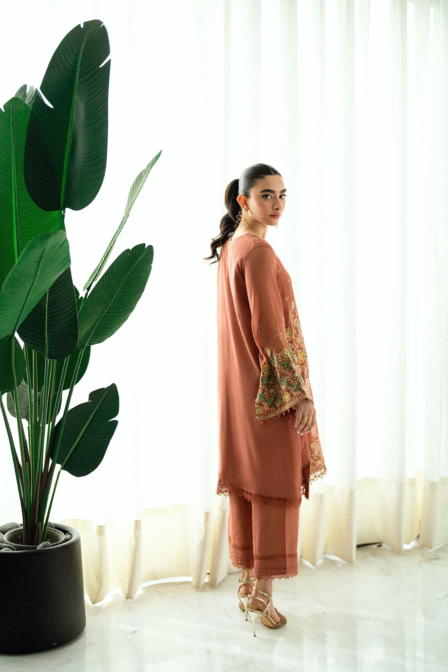 SS25DA-2724 RUST 2PCS EMBROIDERED KURTA WITH TROUSER - Image 3