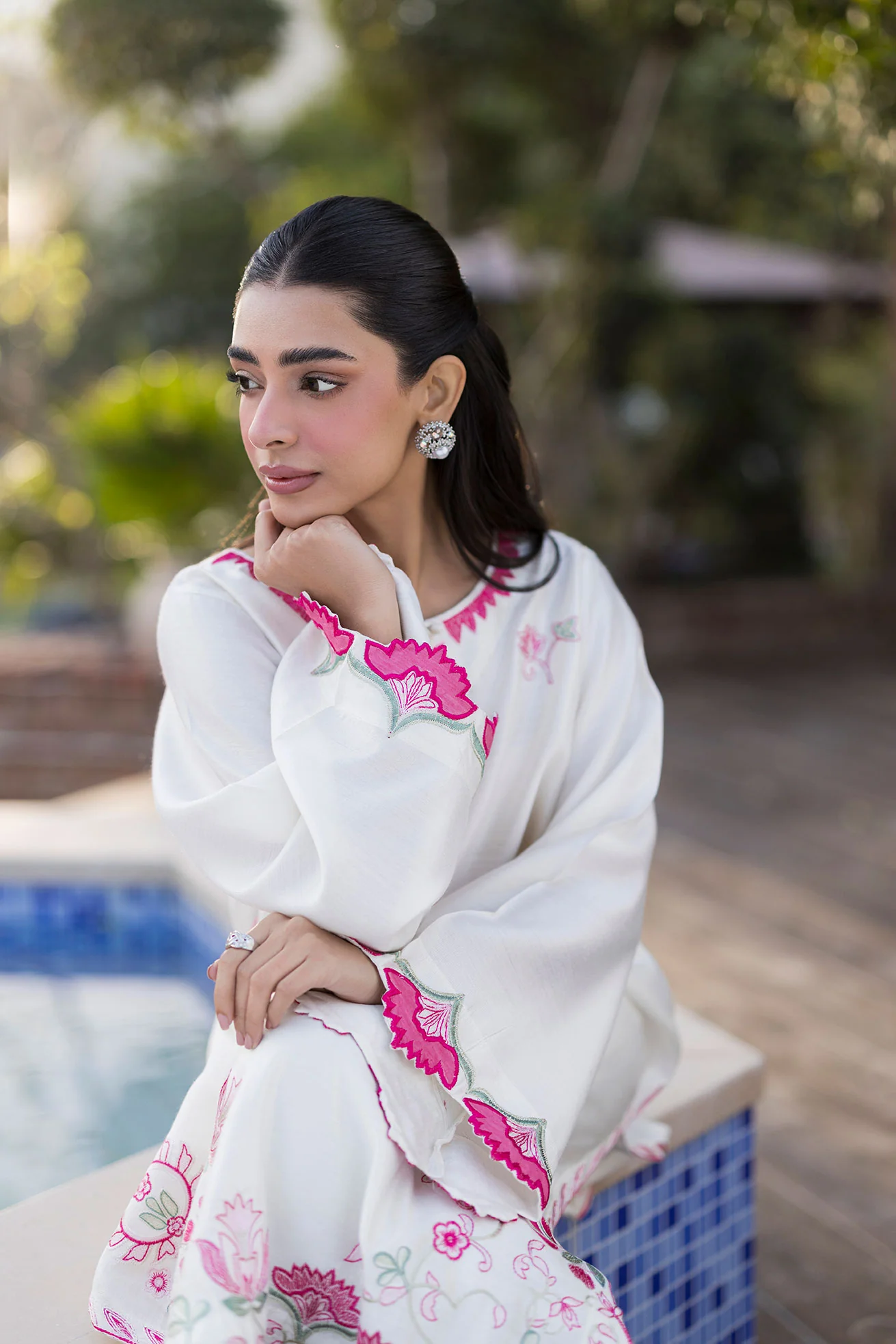 SS25DA-2766 CREAM 2PCS EMBROIDERED KURTA WITH TROUSER - Image 4
