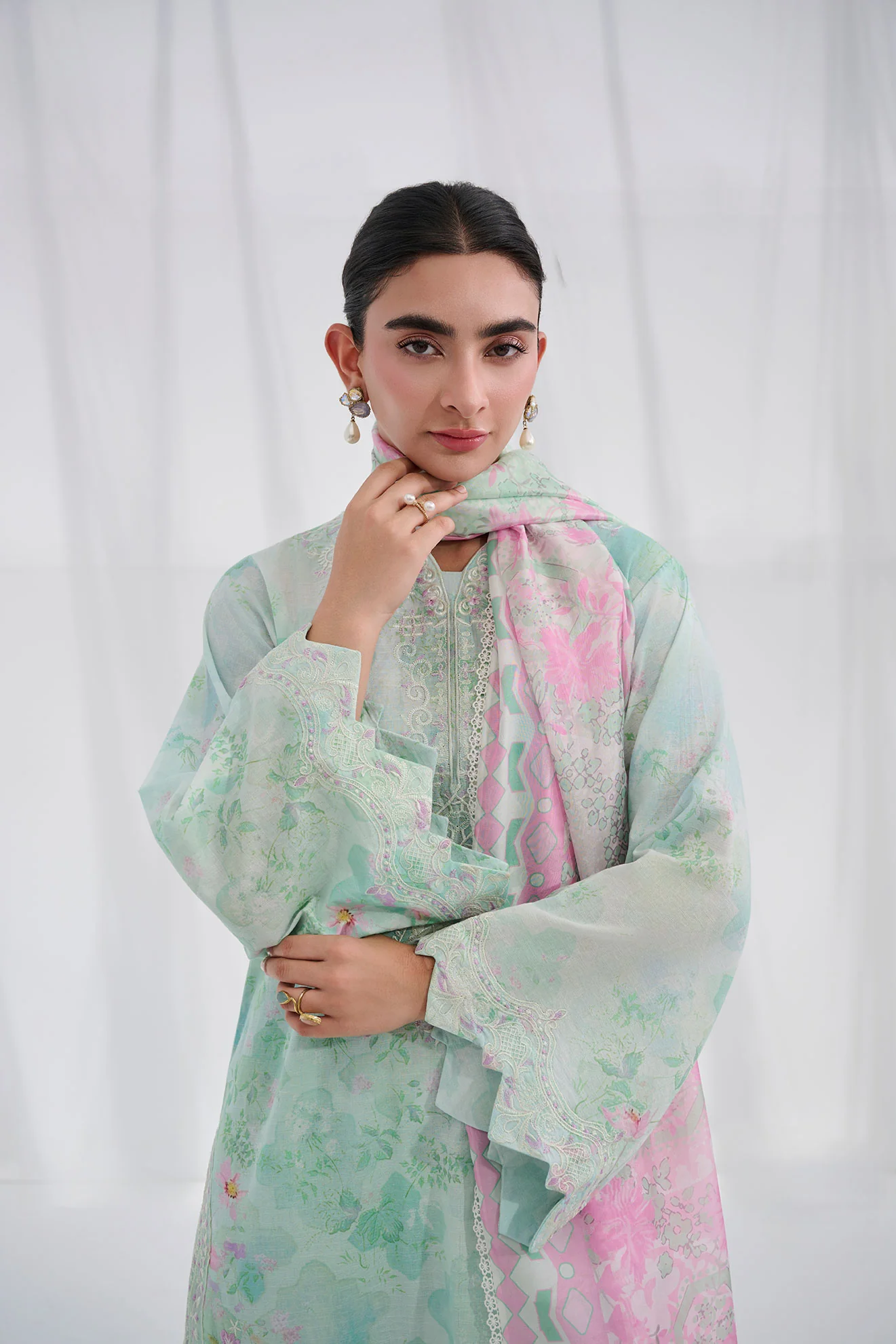 SS25DC-2558 GREEN COTTON JACQUARD 2PCS EMBROIDERED KURTA WITH TROUSER - Image 4