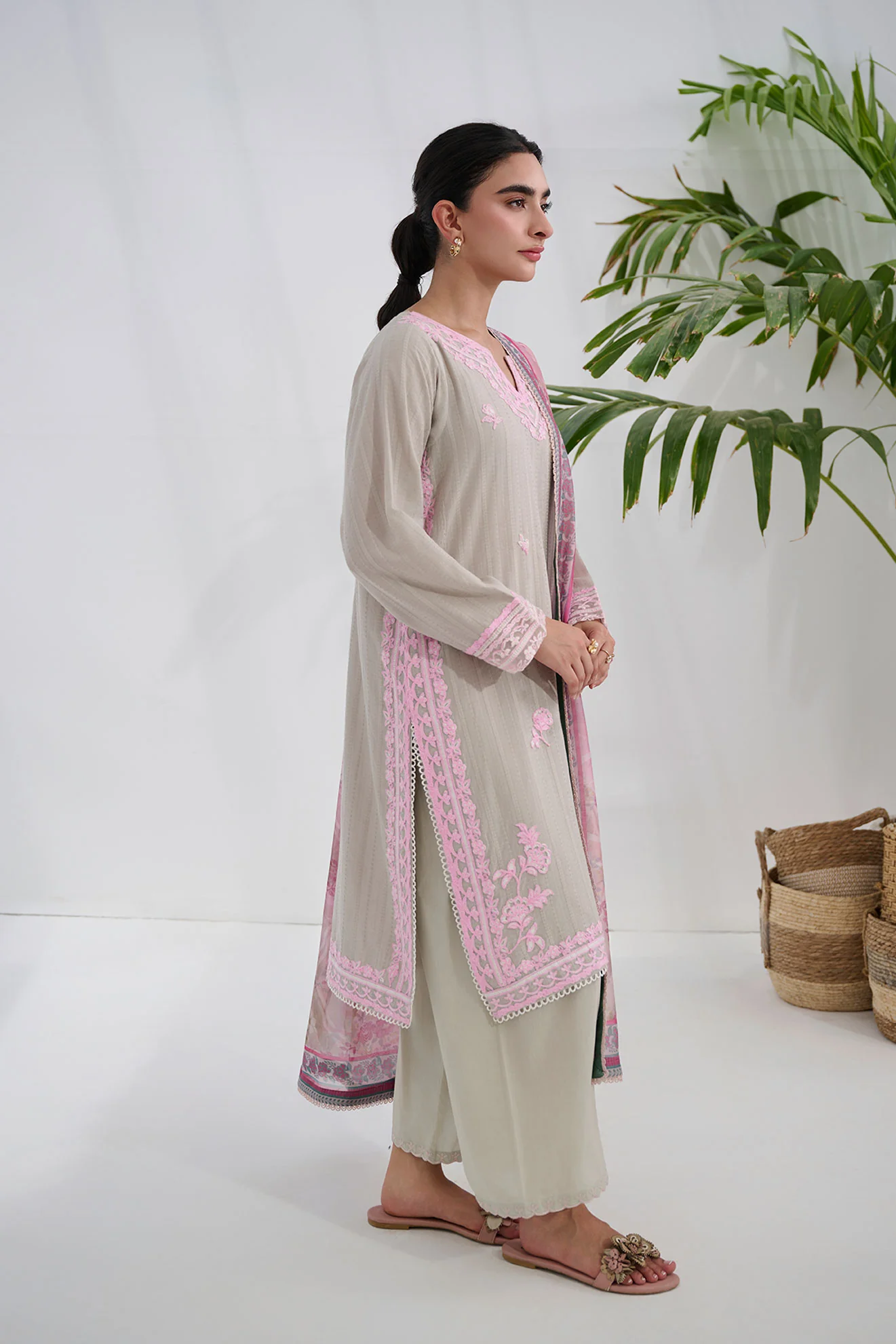 SS25DC-2563 GREY COTTON JACQUARD 2PCS EMBROIDERED KURTA WITH TROUSER - Image 2