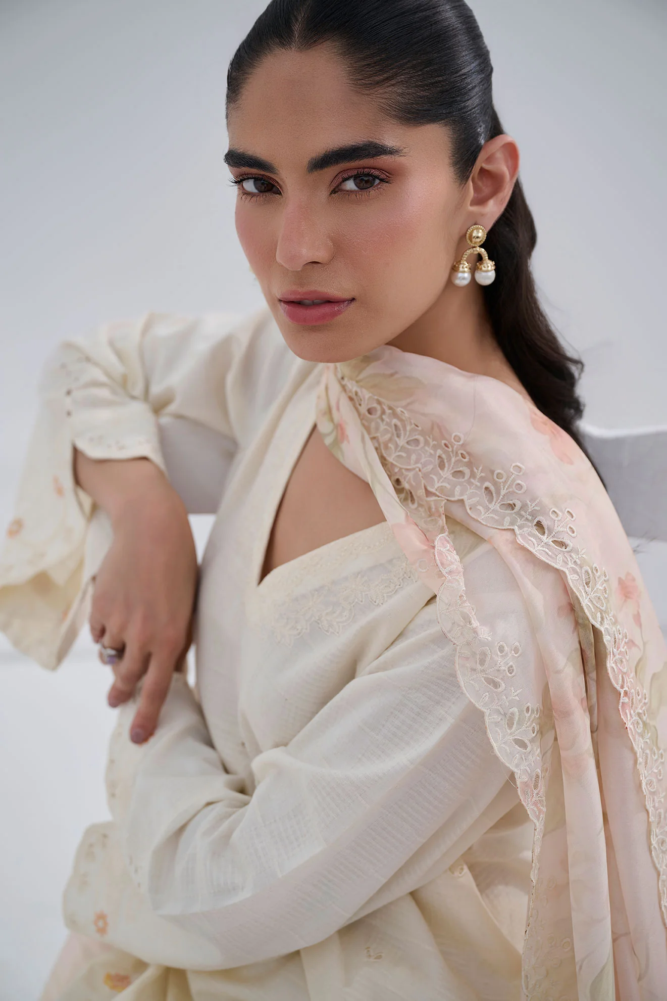 SS25DC-2565 OFFWHITE COTTON JACQUARD 2PCS EMBROIDERED KURTA WITH TROUSER - Image 5