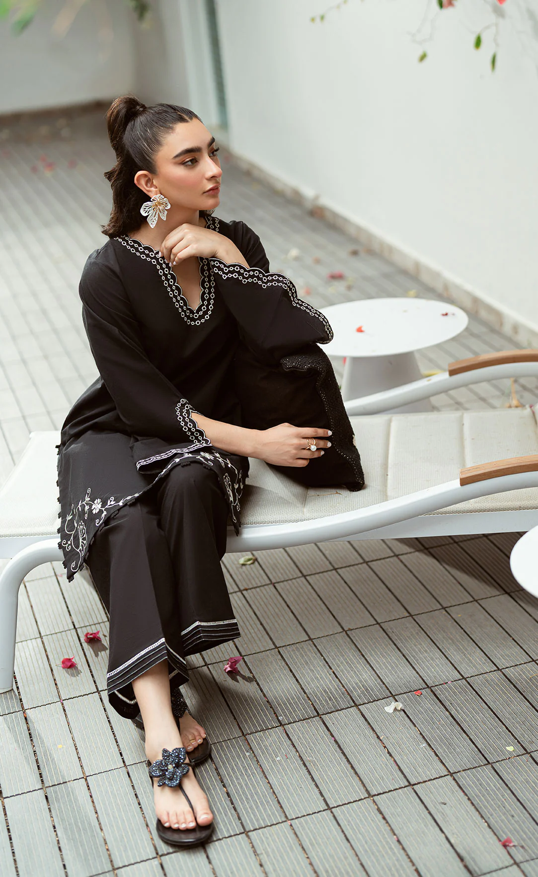 SS25DC-2575 BLACK 2PCS  EMBROIDERED KURTA WITH TROUSER - Image 4