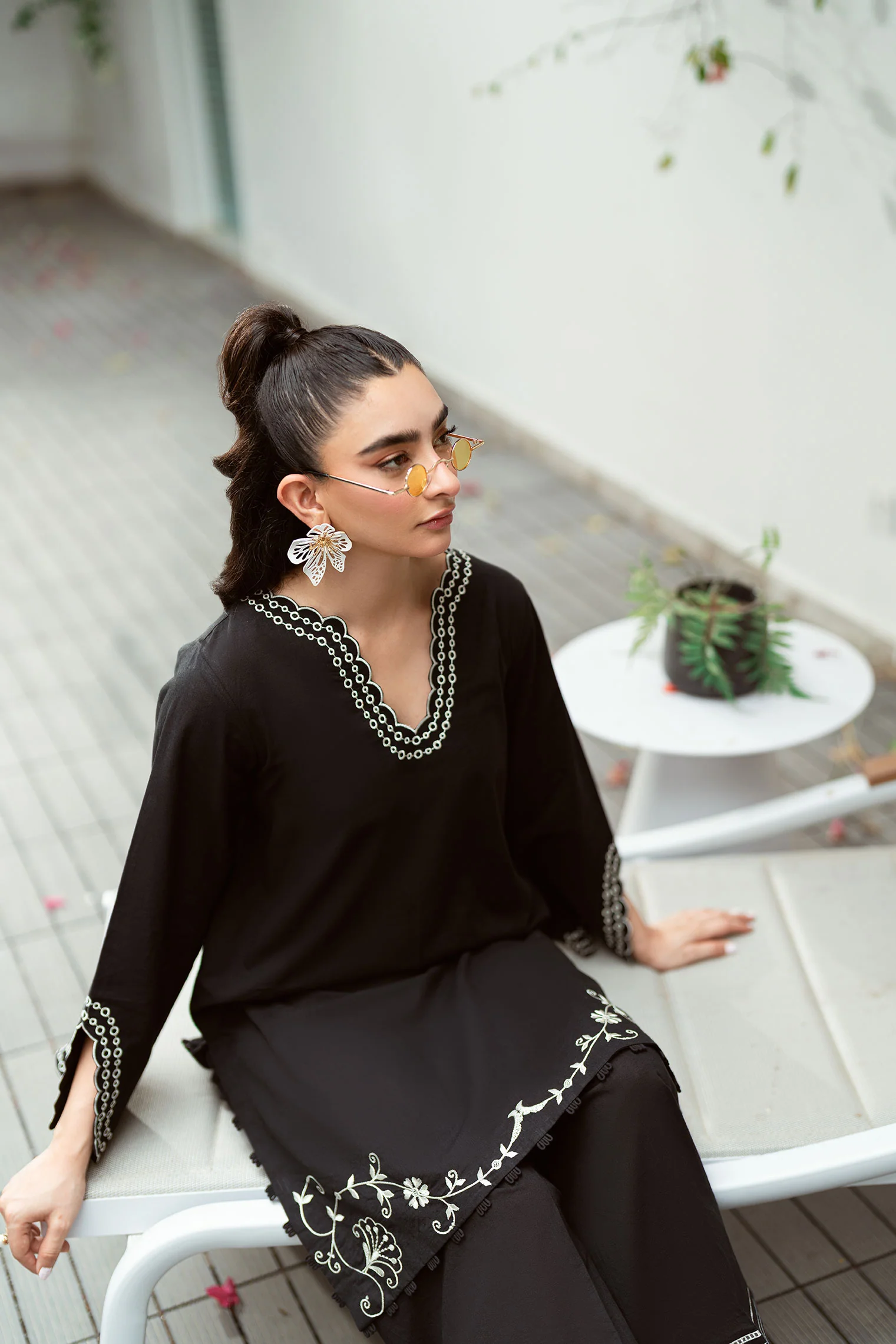 SS25DC-2575 BLACK 2PCS  EMBROIDERED KURTA WITH TROUSER - Image 5