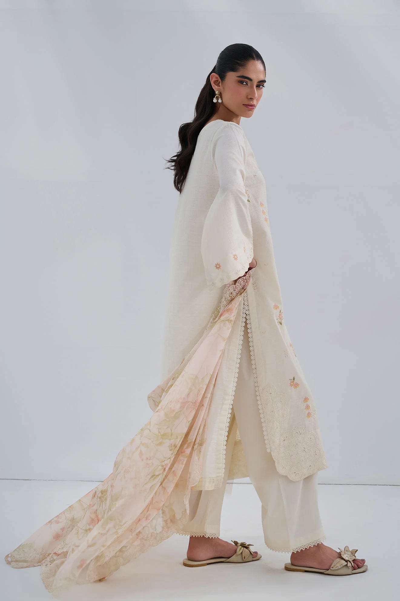 SS25DD-2565 OFF WHITE EMBRODERED DUPATTA